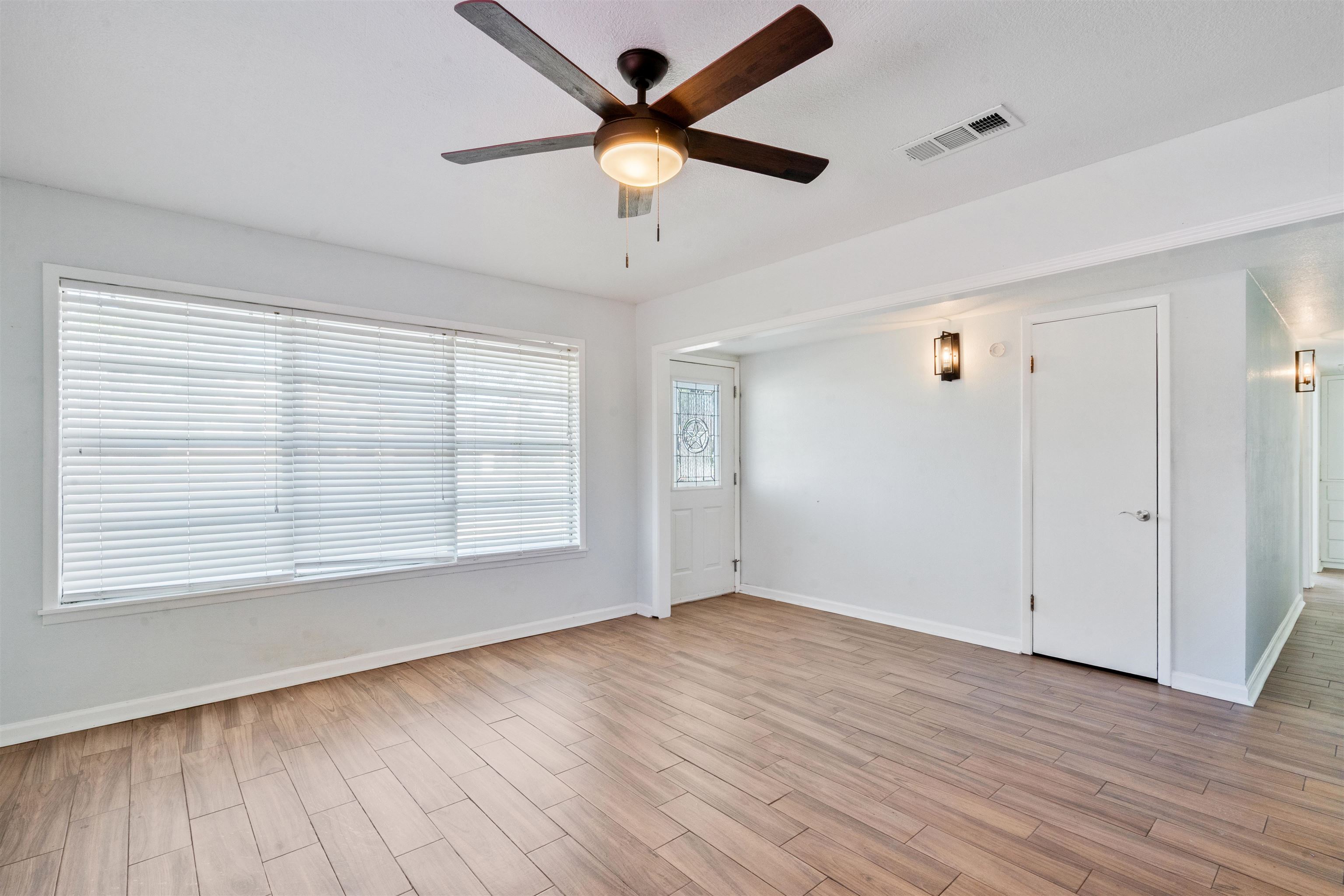 Image 4 of 21 For 1301 2nd E 