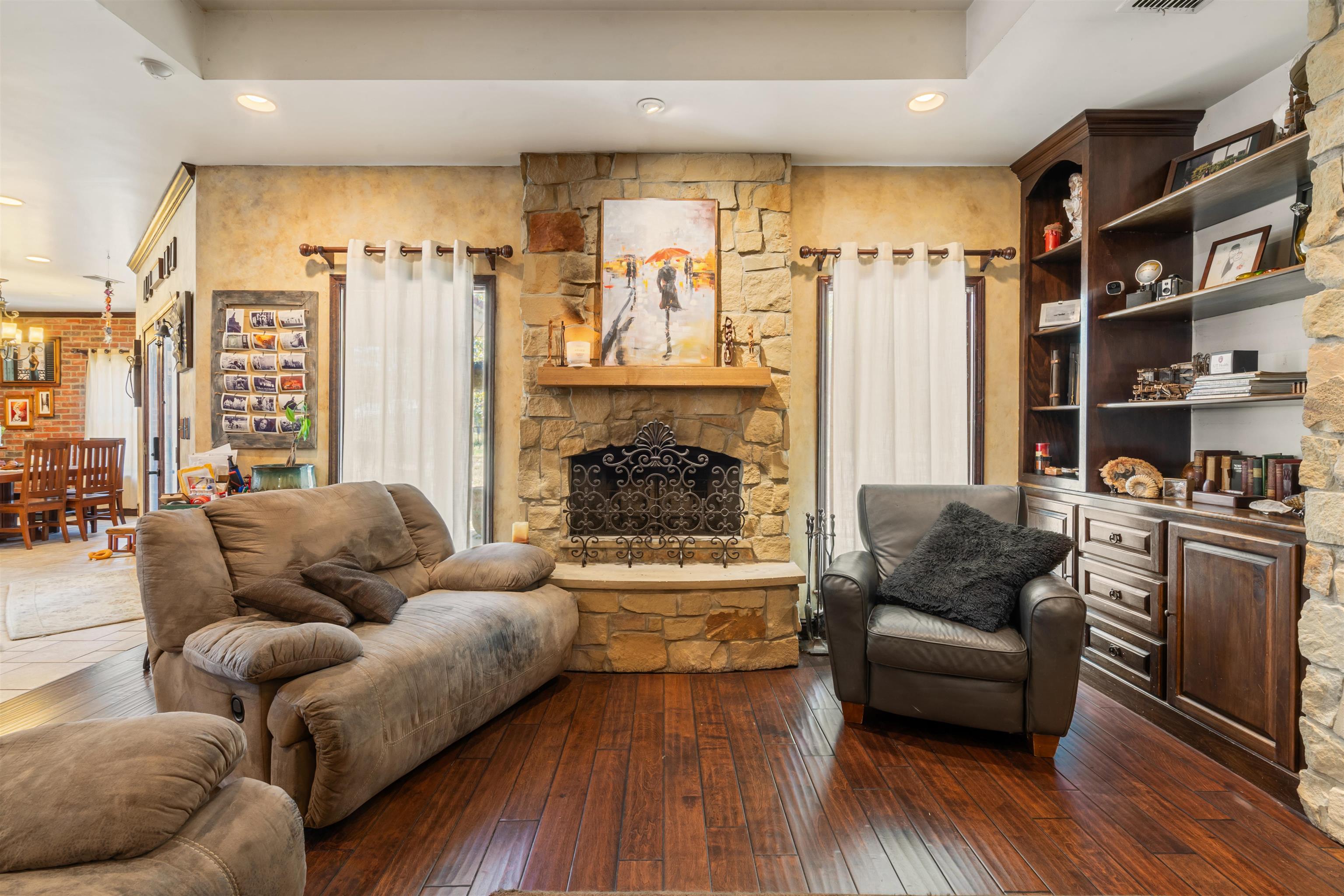 Image 10 of 42 For 121 Guyler  