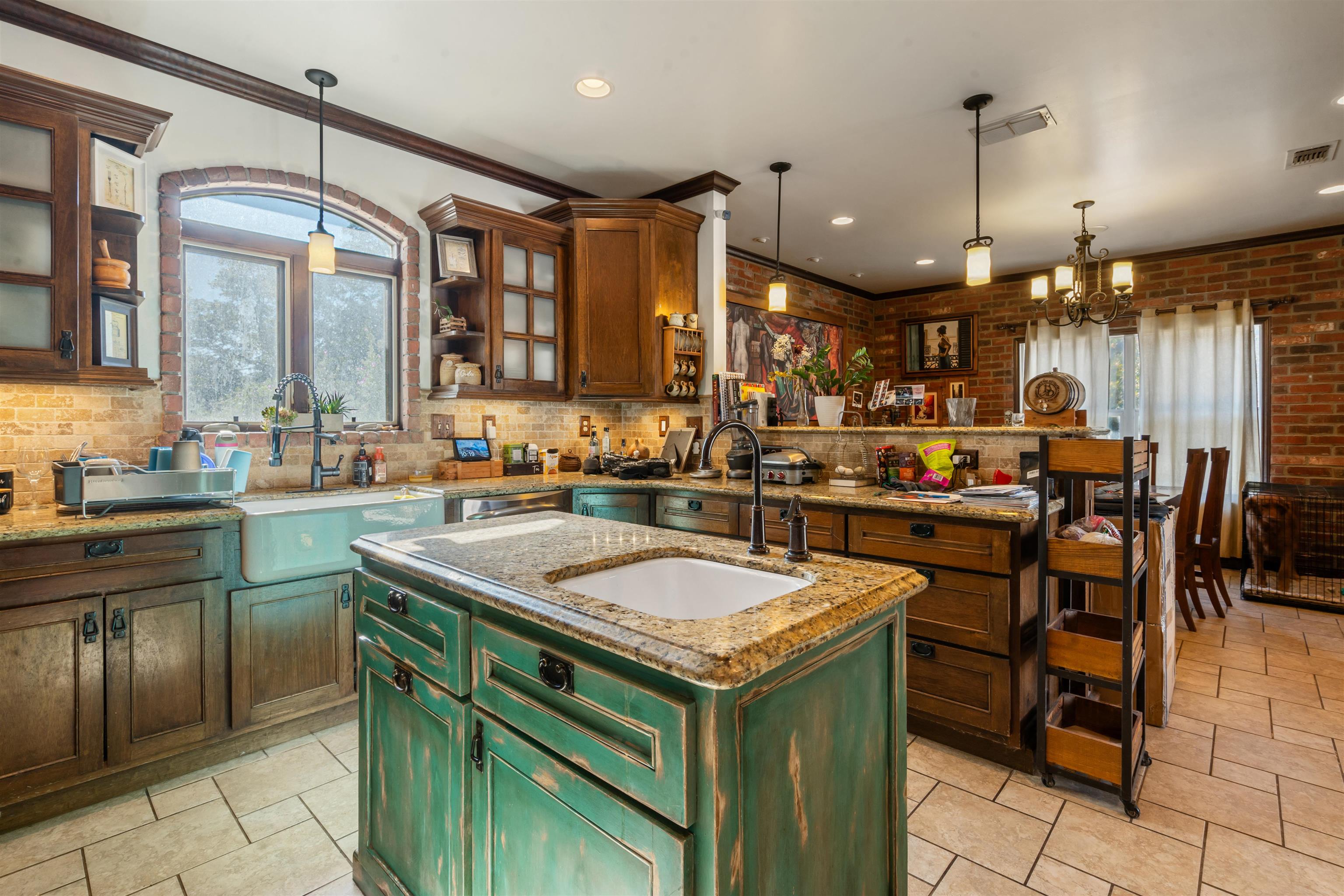 Image 14 of 42 For 121 Guyler  