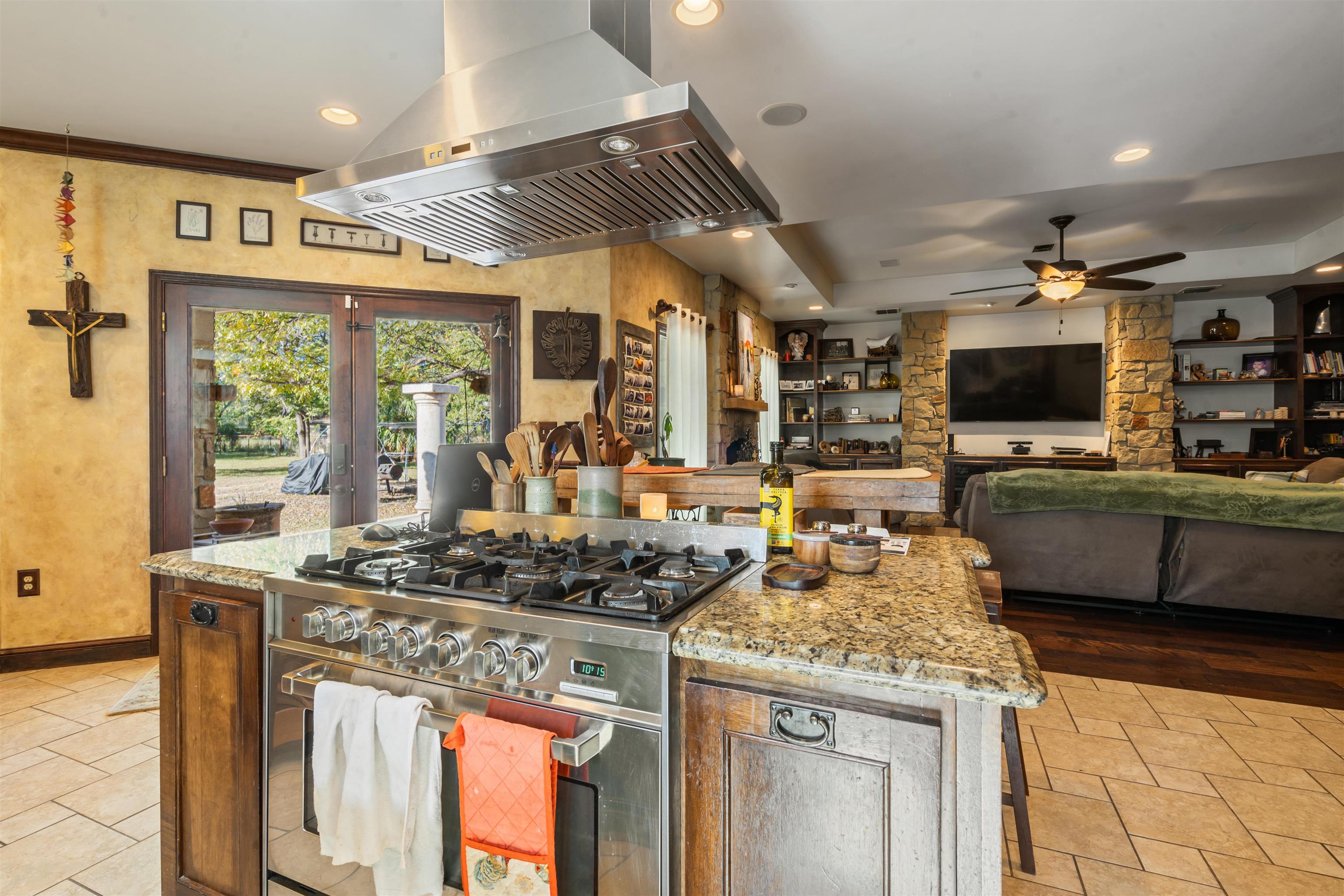 Image 15 of 42 For 121 Guyler  