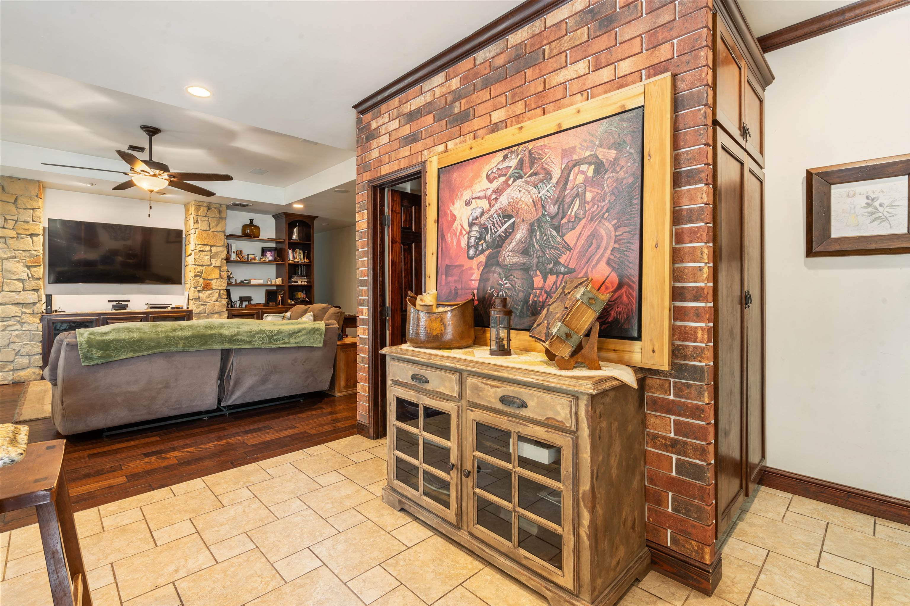 Image 16 of 42 For 121 Guyler  