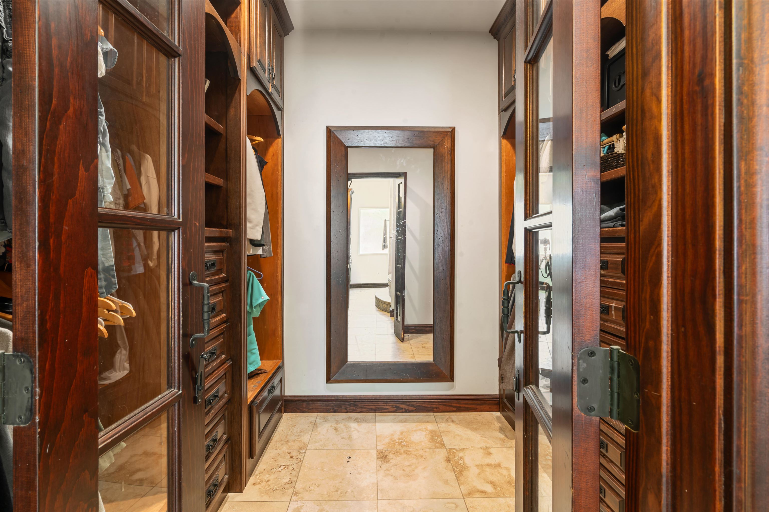 Image 23 of 42 For 121 Guyler  