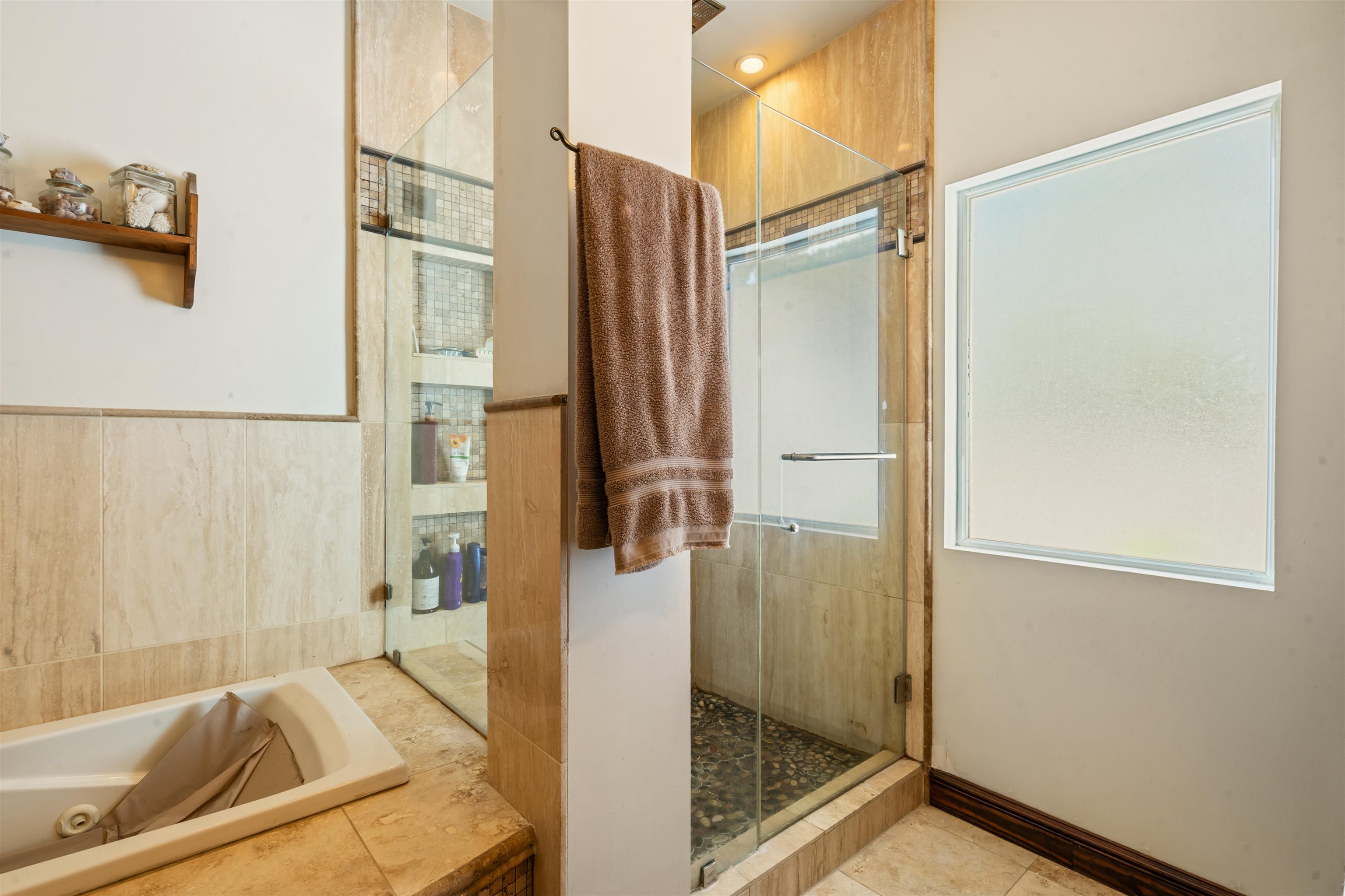 Image 25 of 42 For 121 Guyler  