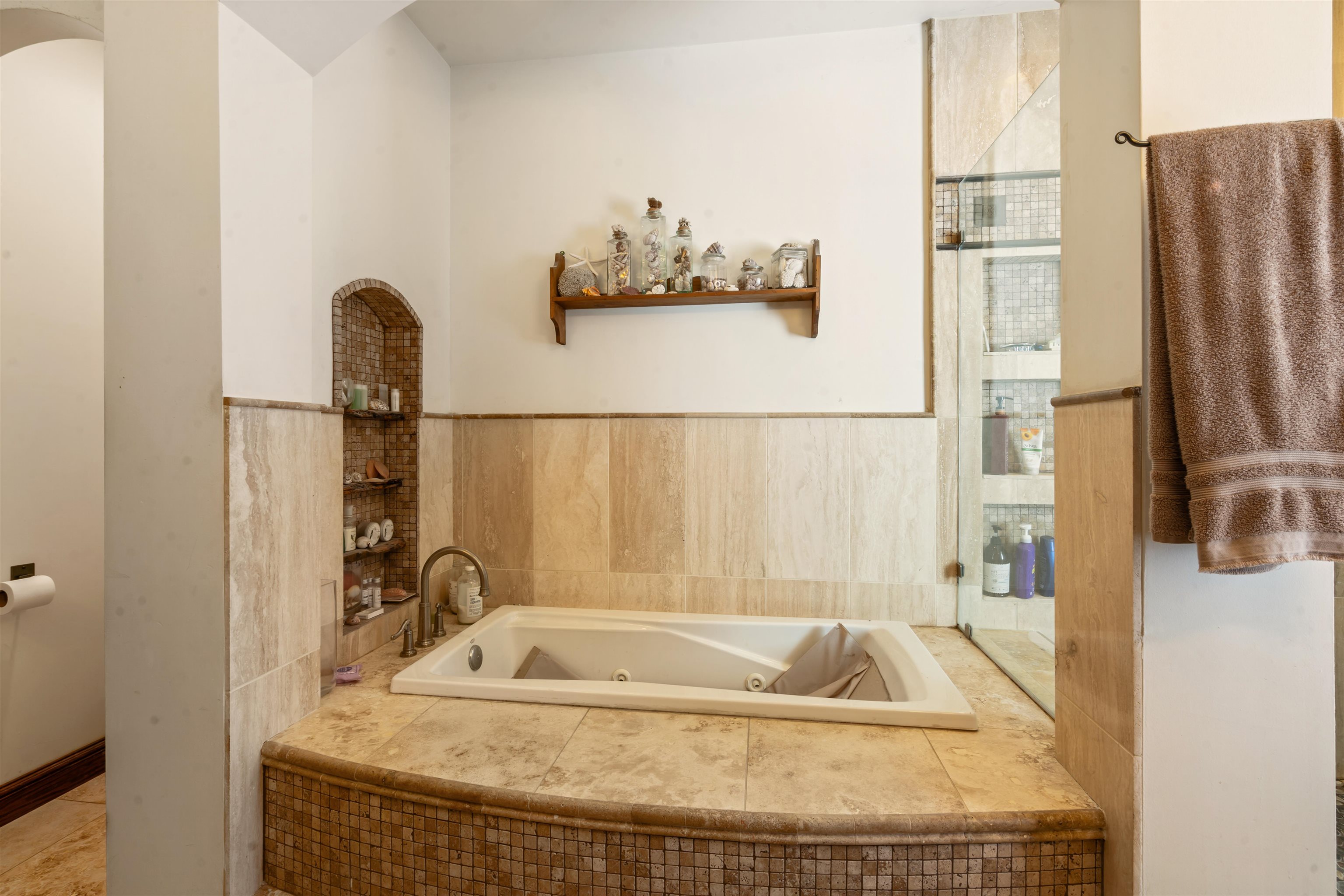 Image 26 of 42 For 121 Guyler  