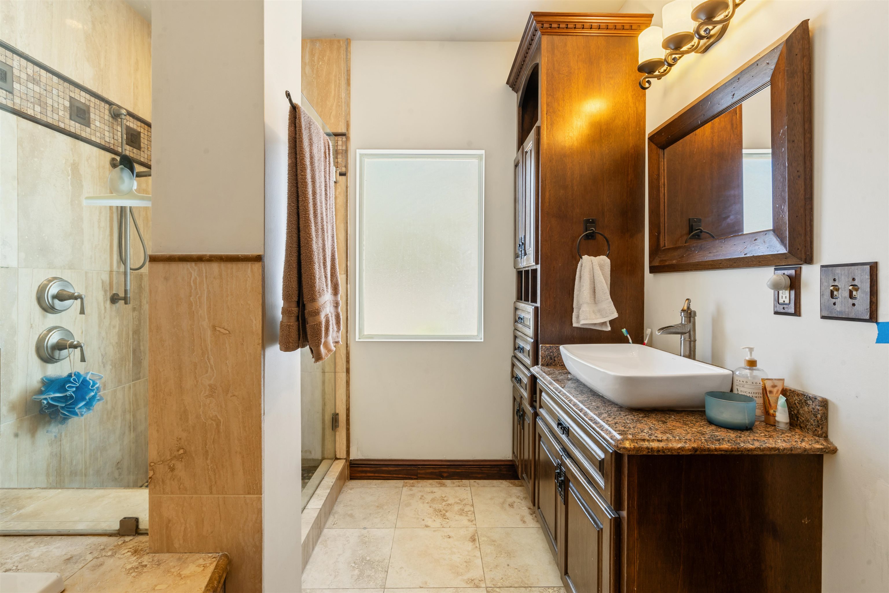 Image 27 of 42 For 121 Guyler  