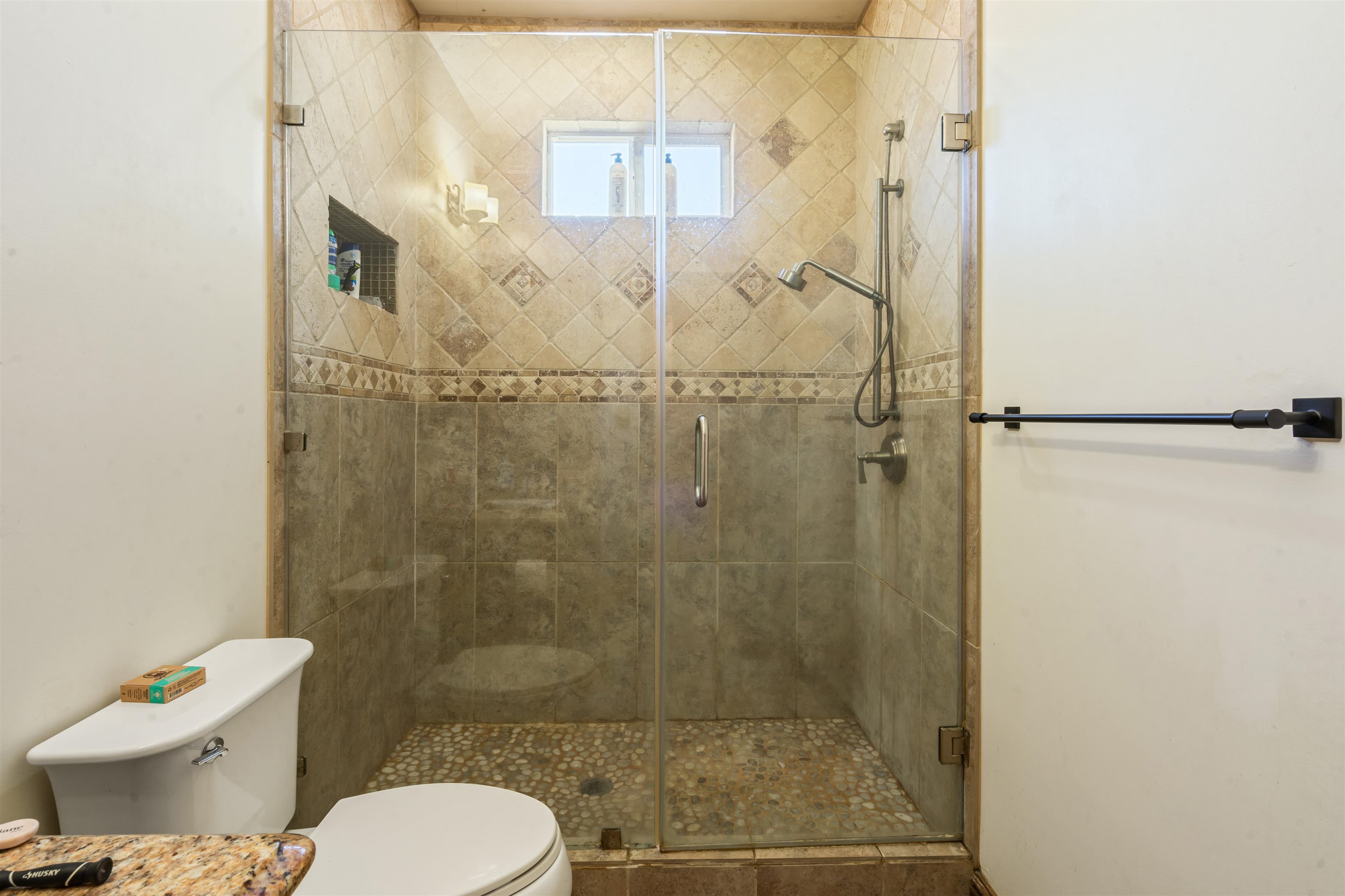 Image 34 of 42 For 121 Guyler  