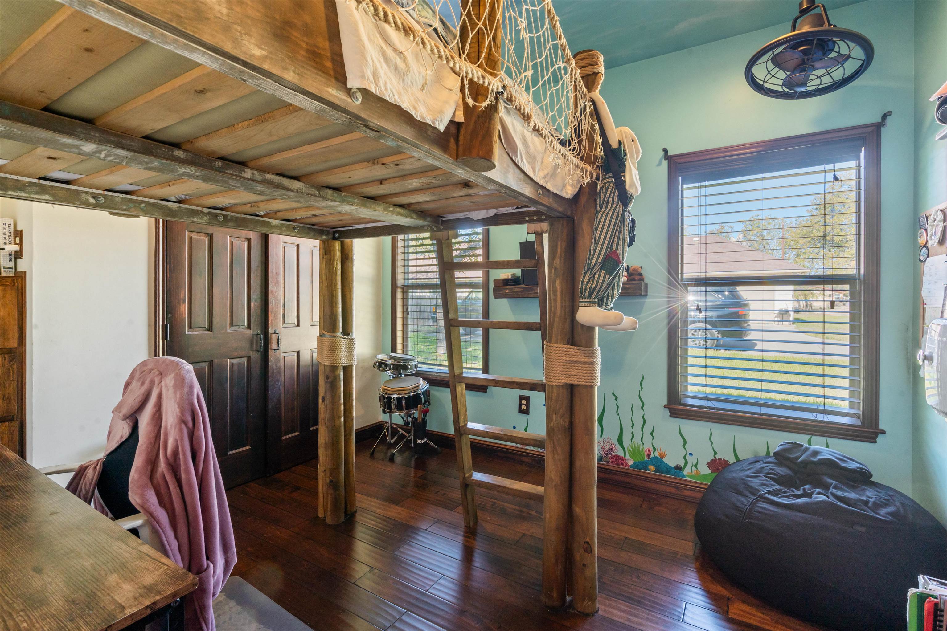 Image 35 of 42 For 121 Guyler  