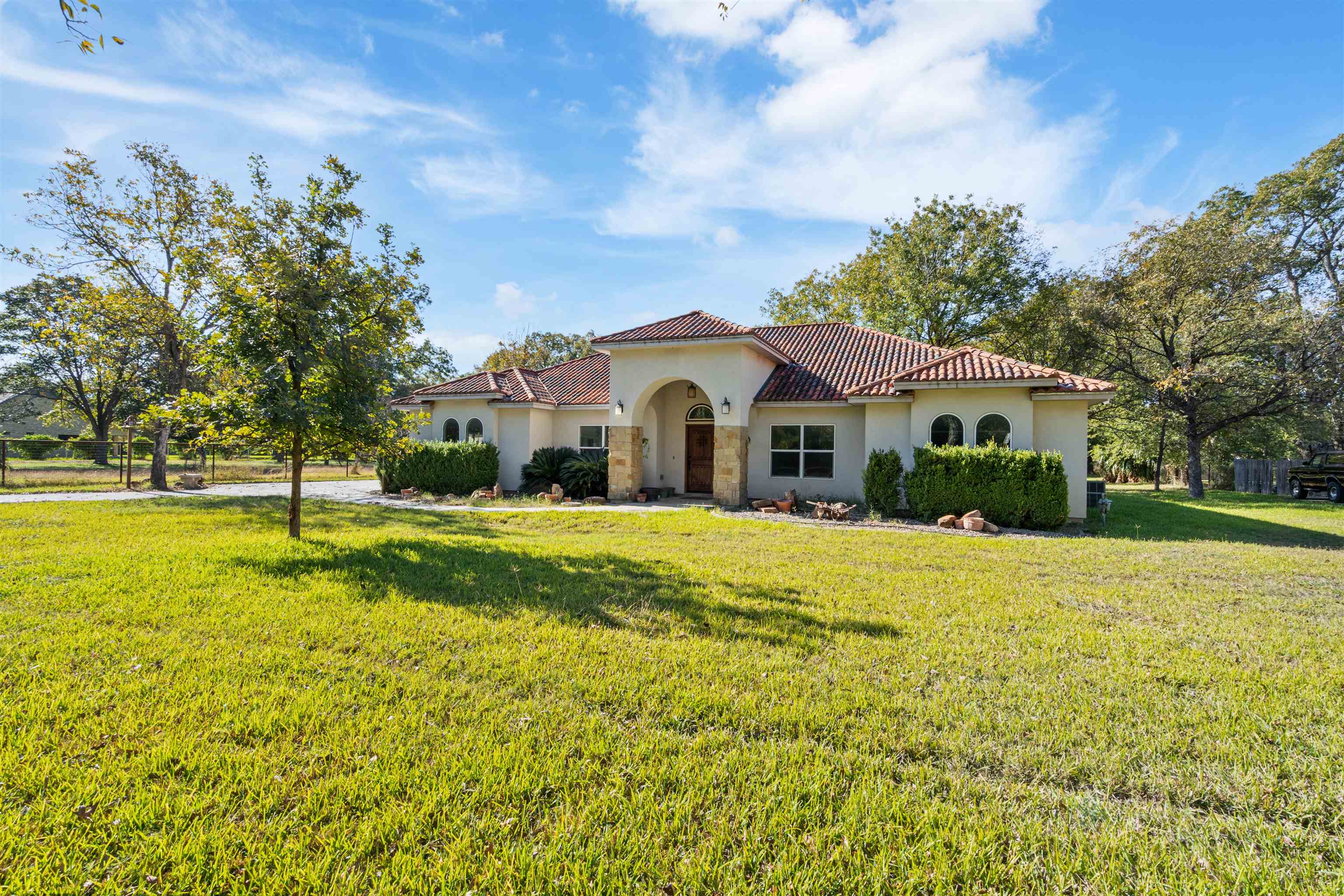 Image 4 of 42 For 121 Guyler  