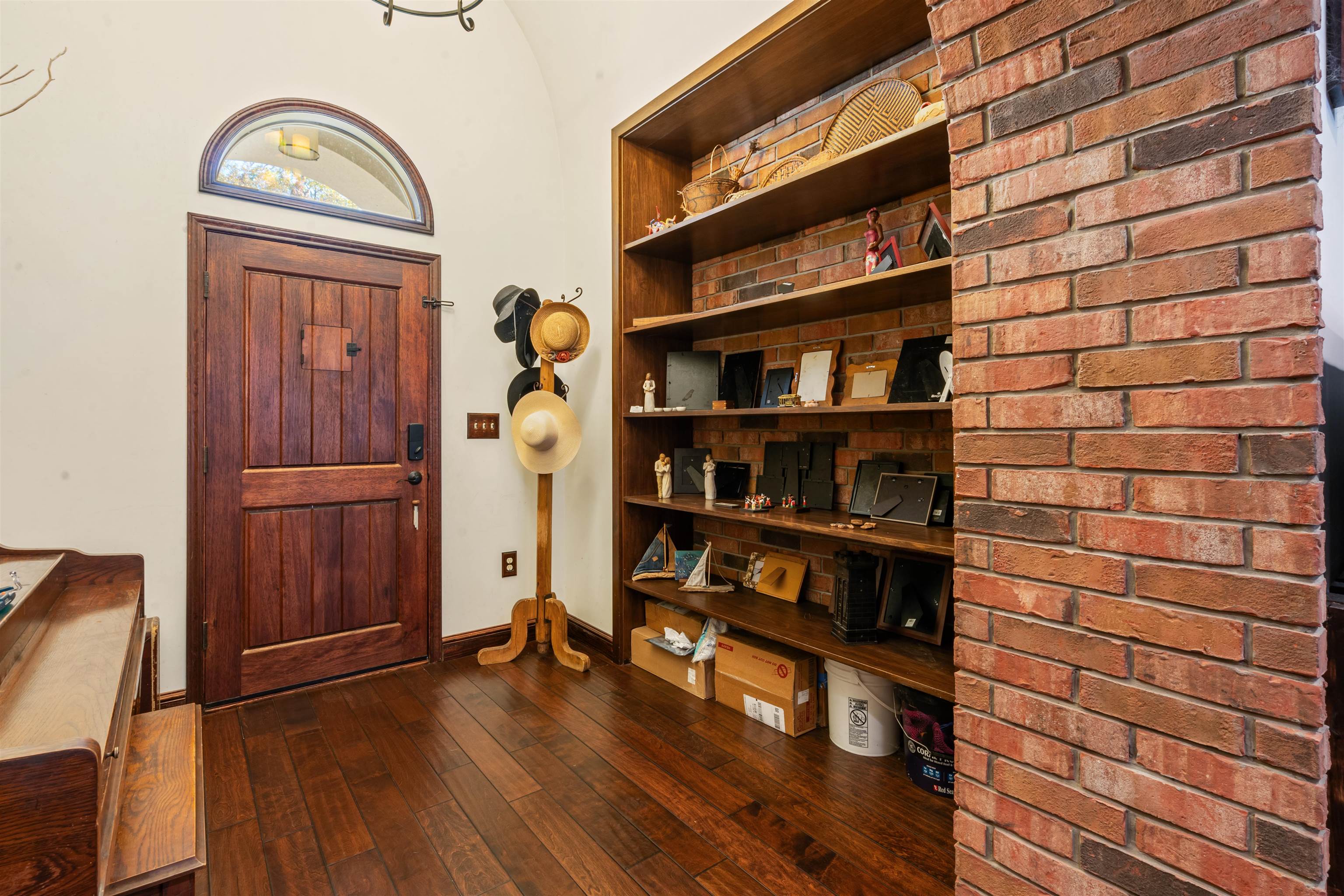 Image 7 of 42 For 121 Guyler  