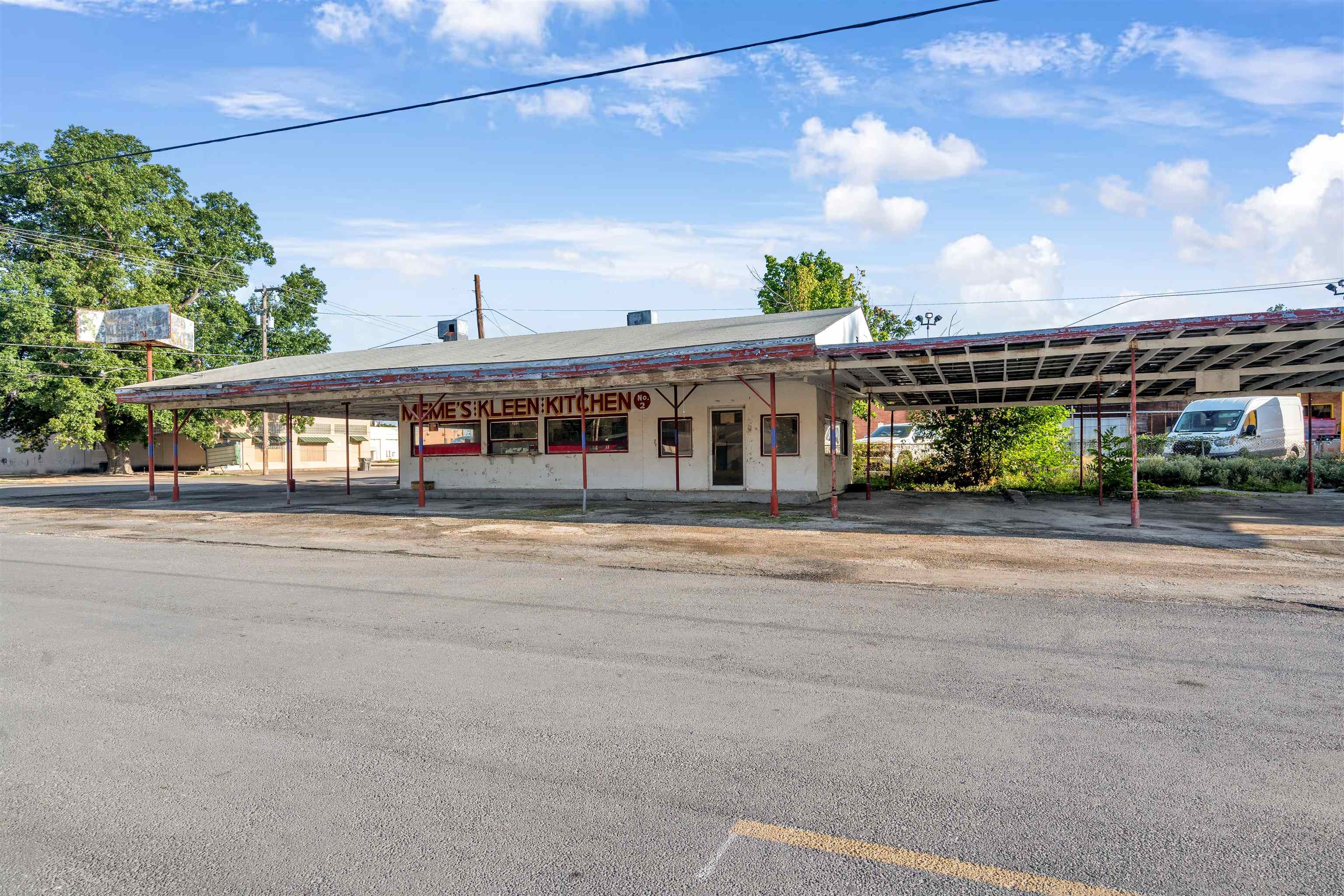 Image 2 of 13 For 202 Canal E