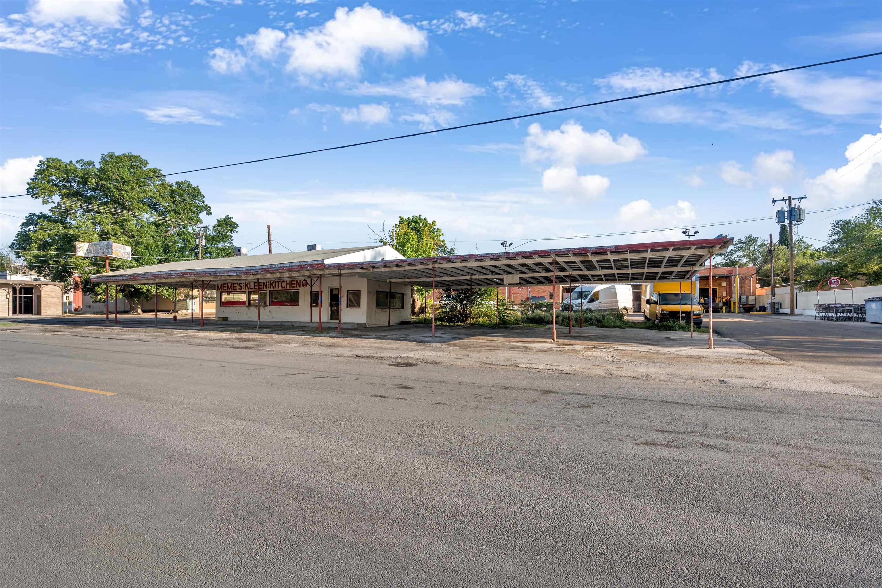 Image 3 of 13 For 202 Canal E