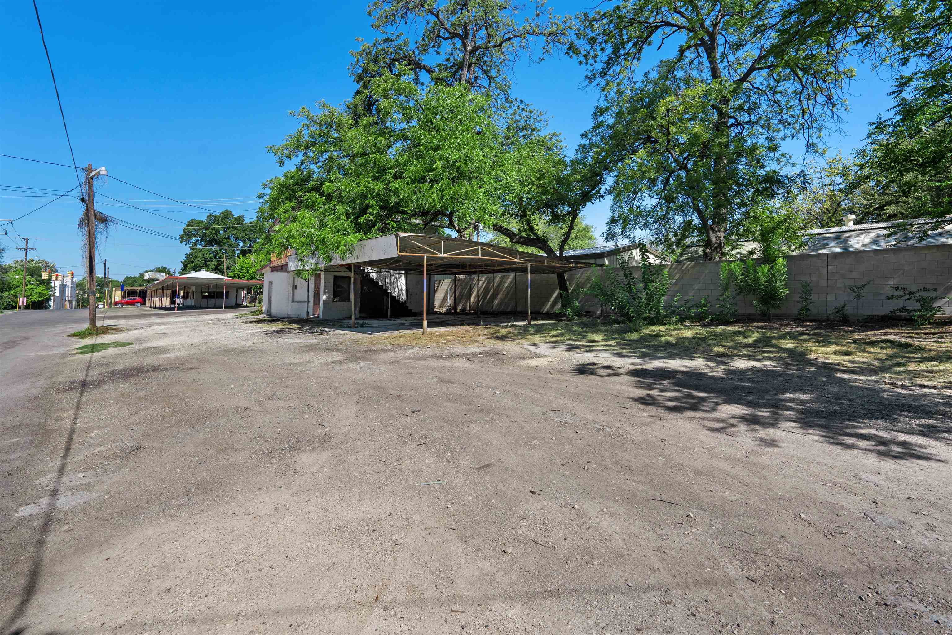 Image 6 of 13 For 202 Canal E