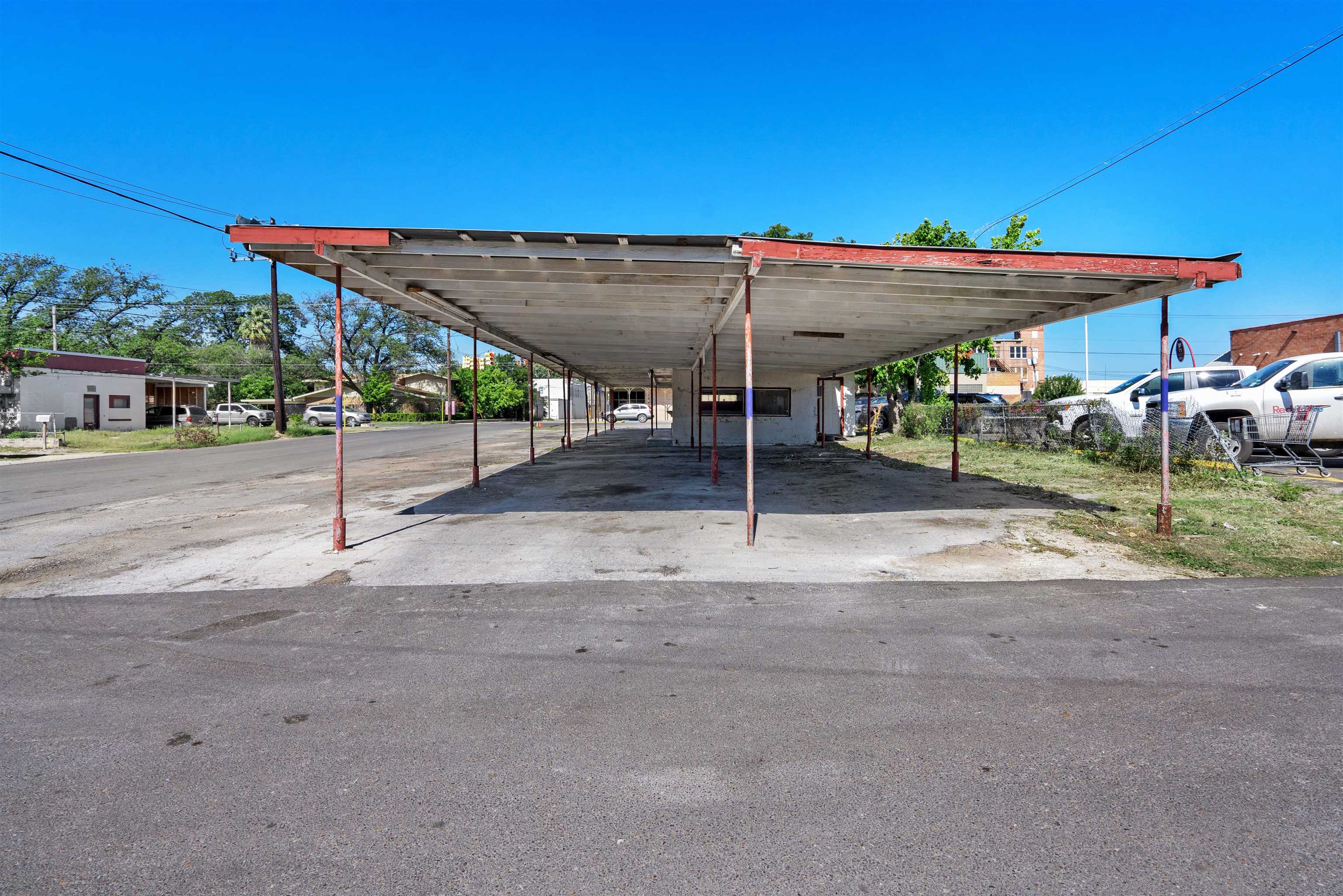 Image 8 of 13 For 202 Canal E