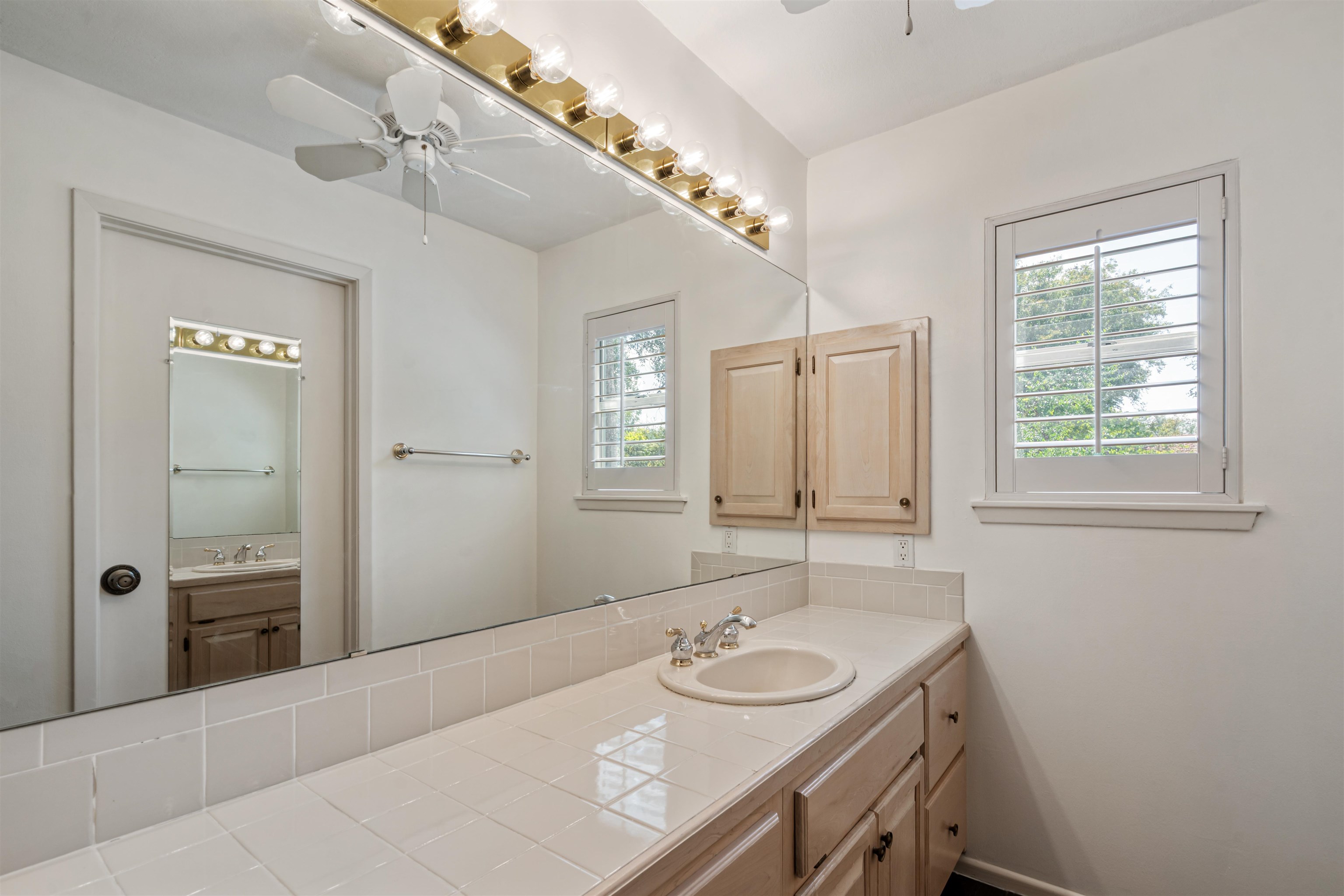 Image 33 of 48 For 108 Ceniza Hills Cir