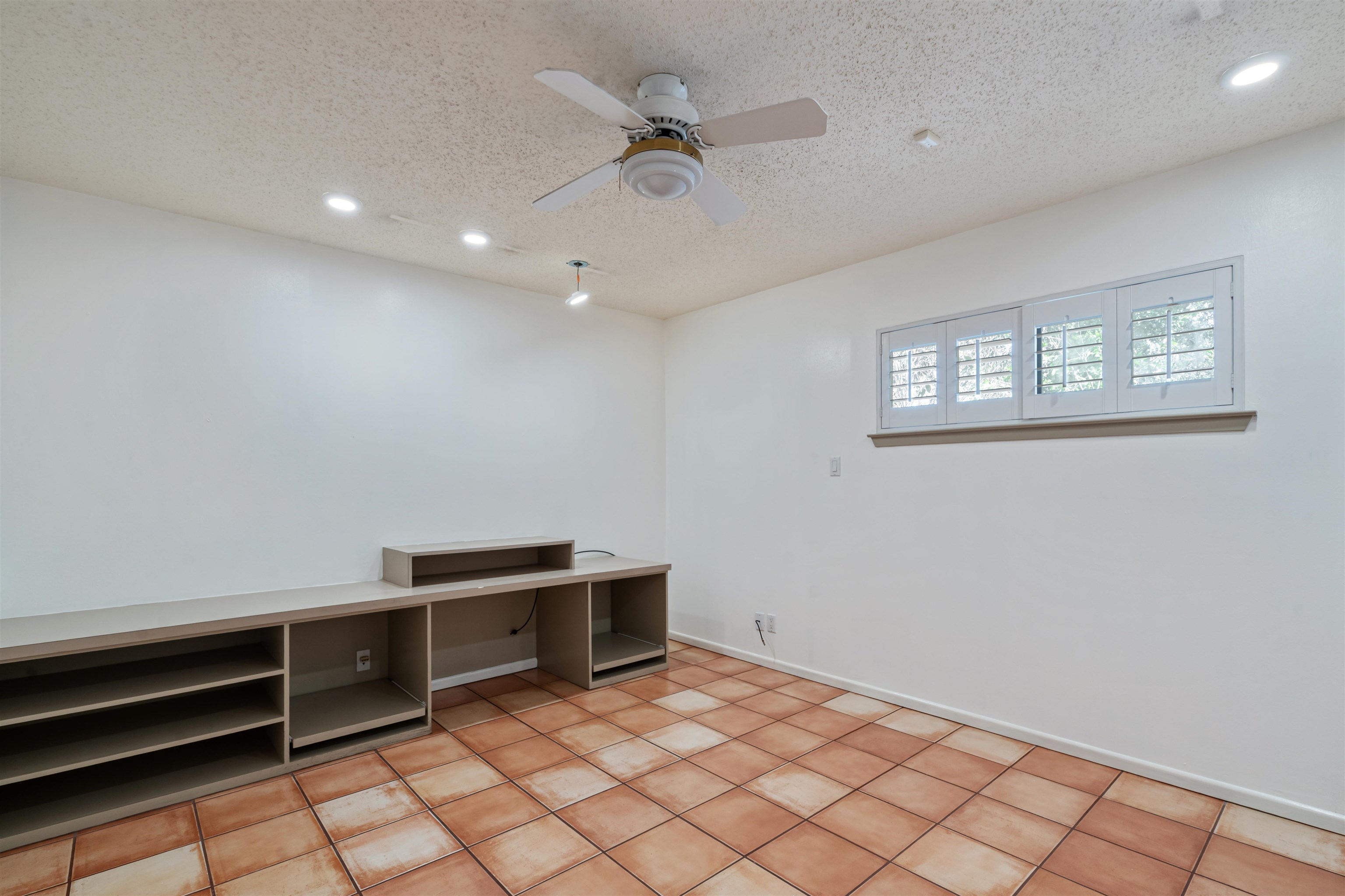 Image 38 of 48 For 108 Ceniza Hills Cir