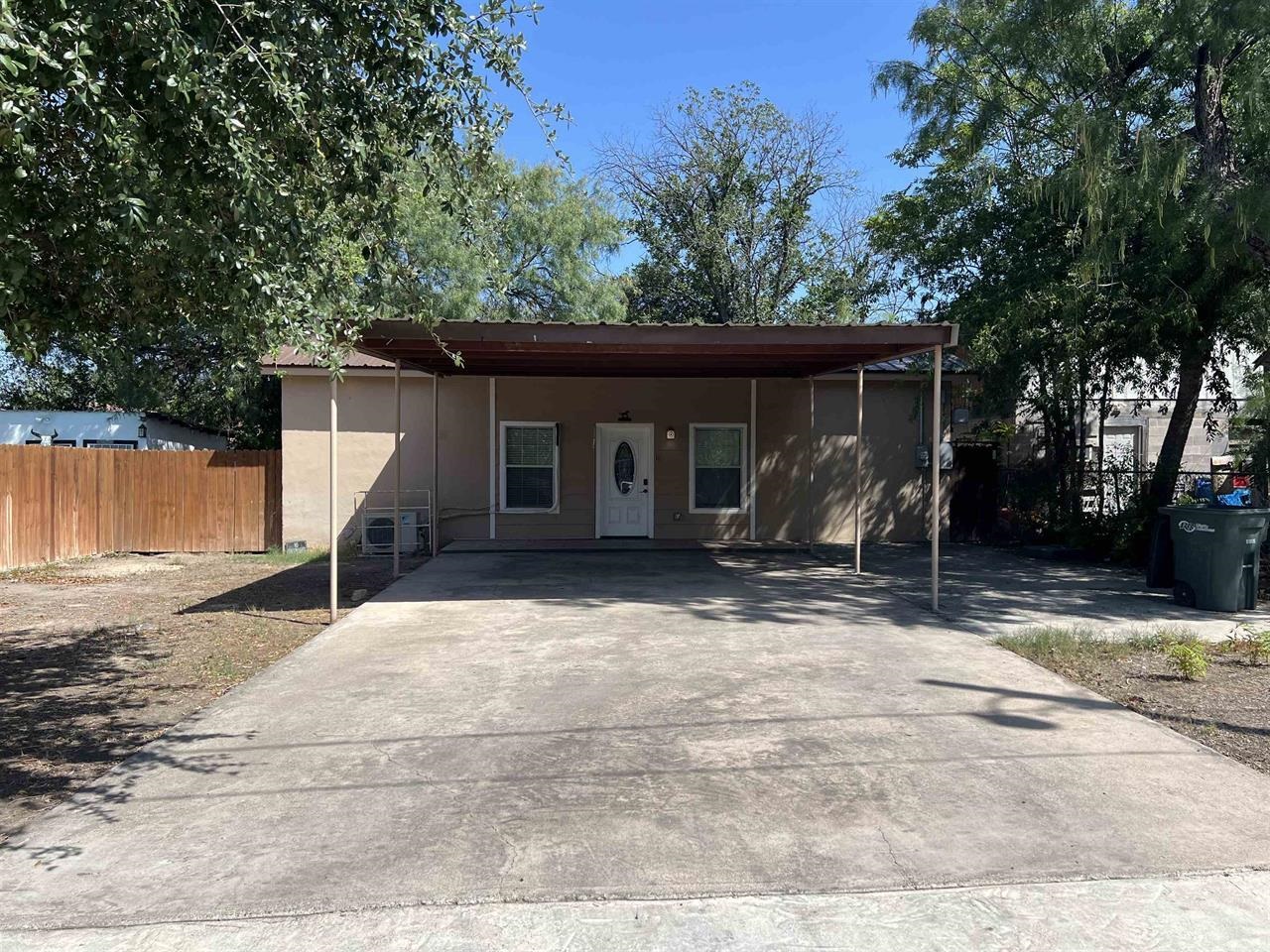 Details for 208 Chapoy W, Del Rio, TX 78840