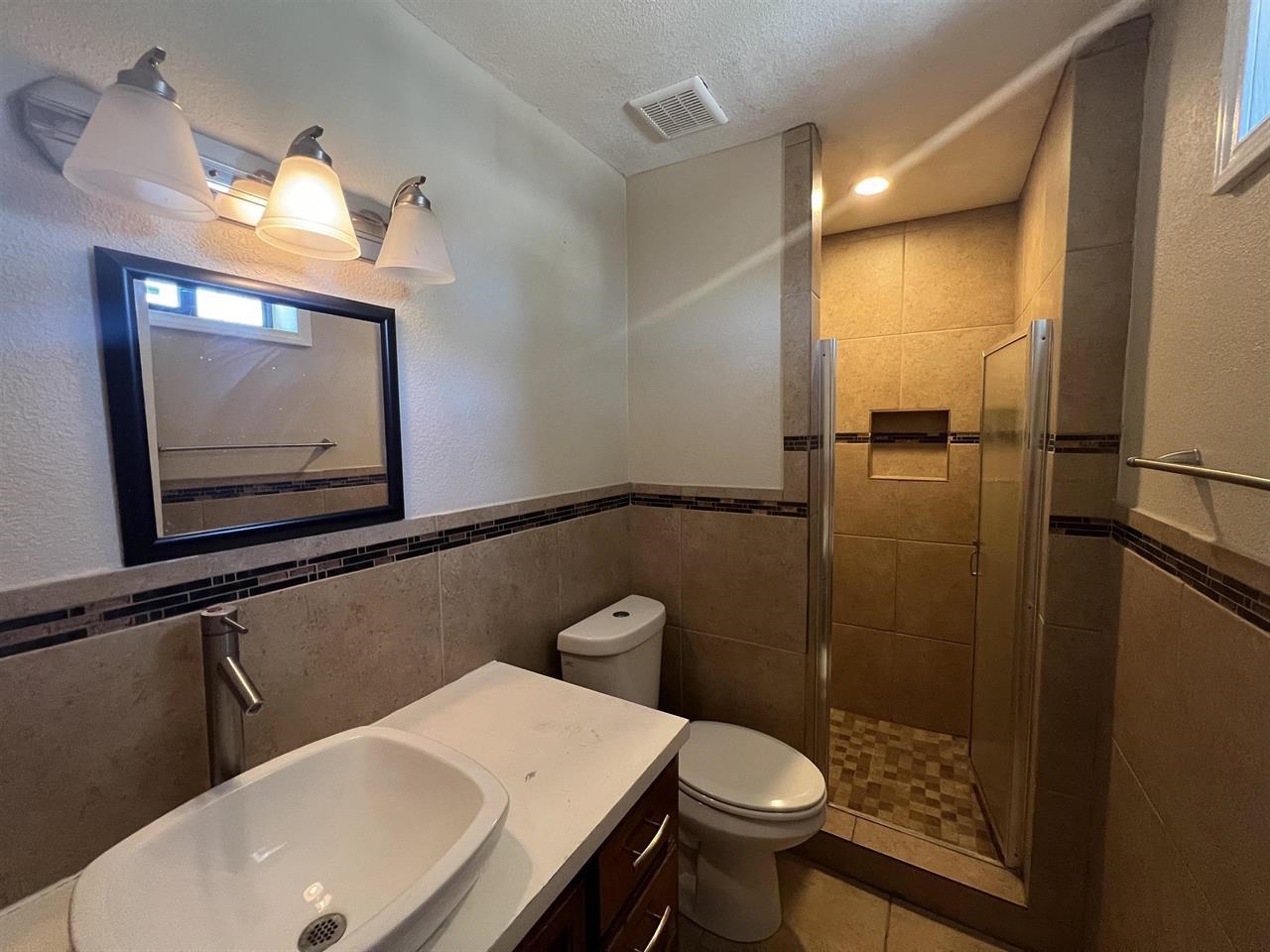 Image 10 of 11 For 208 Chapoy W