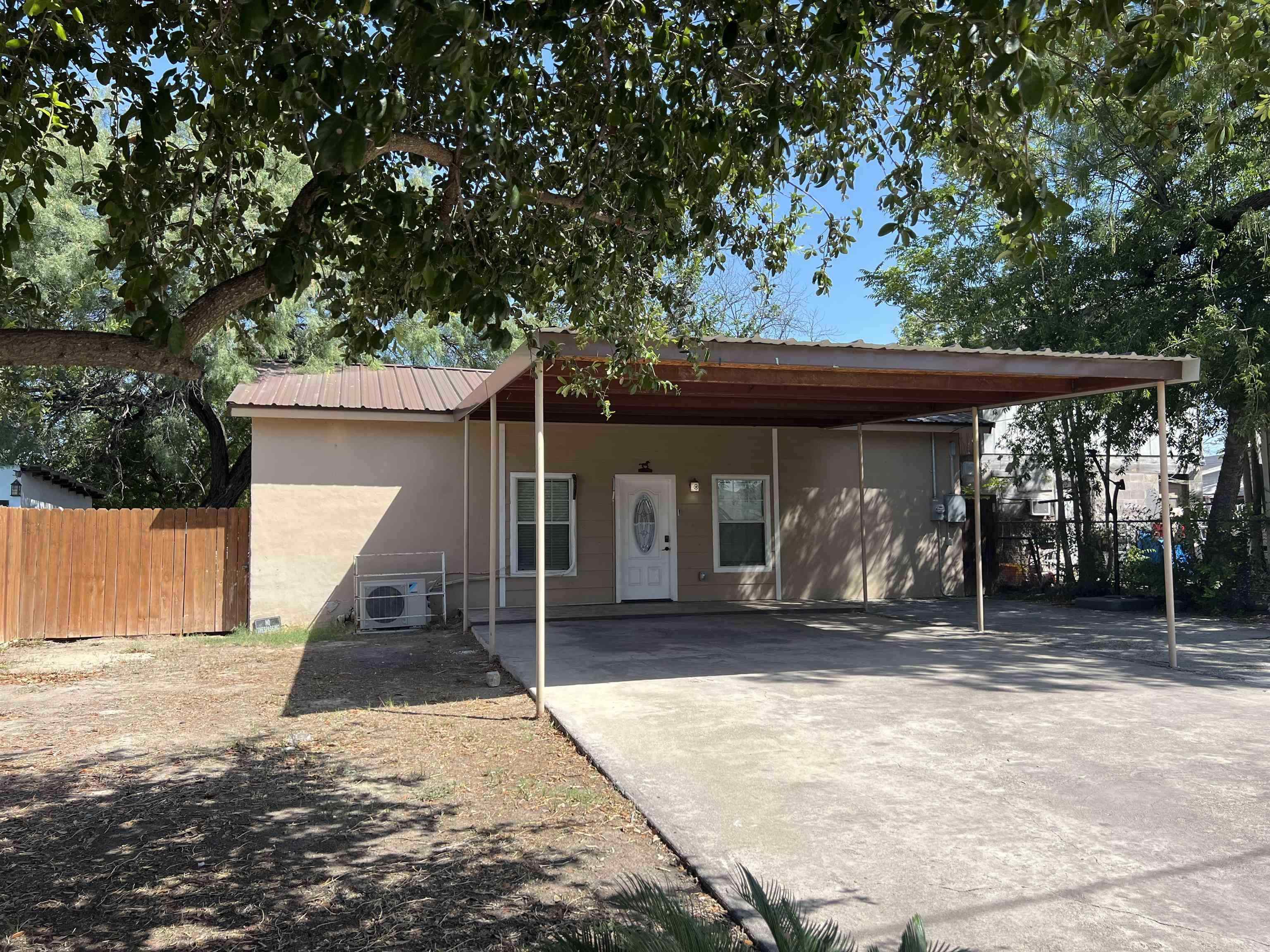 Image 2 of 11 For 208 Chapoy W