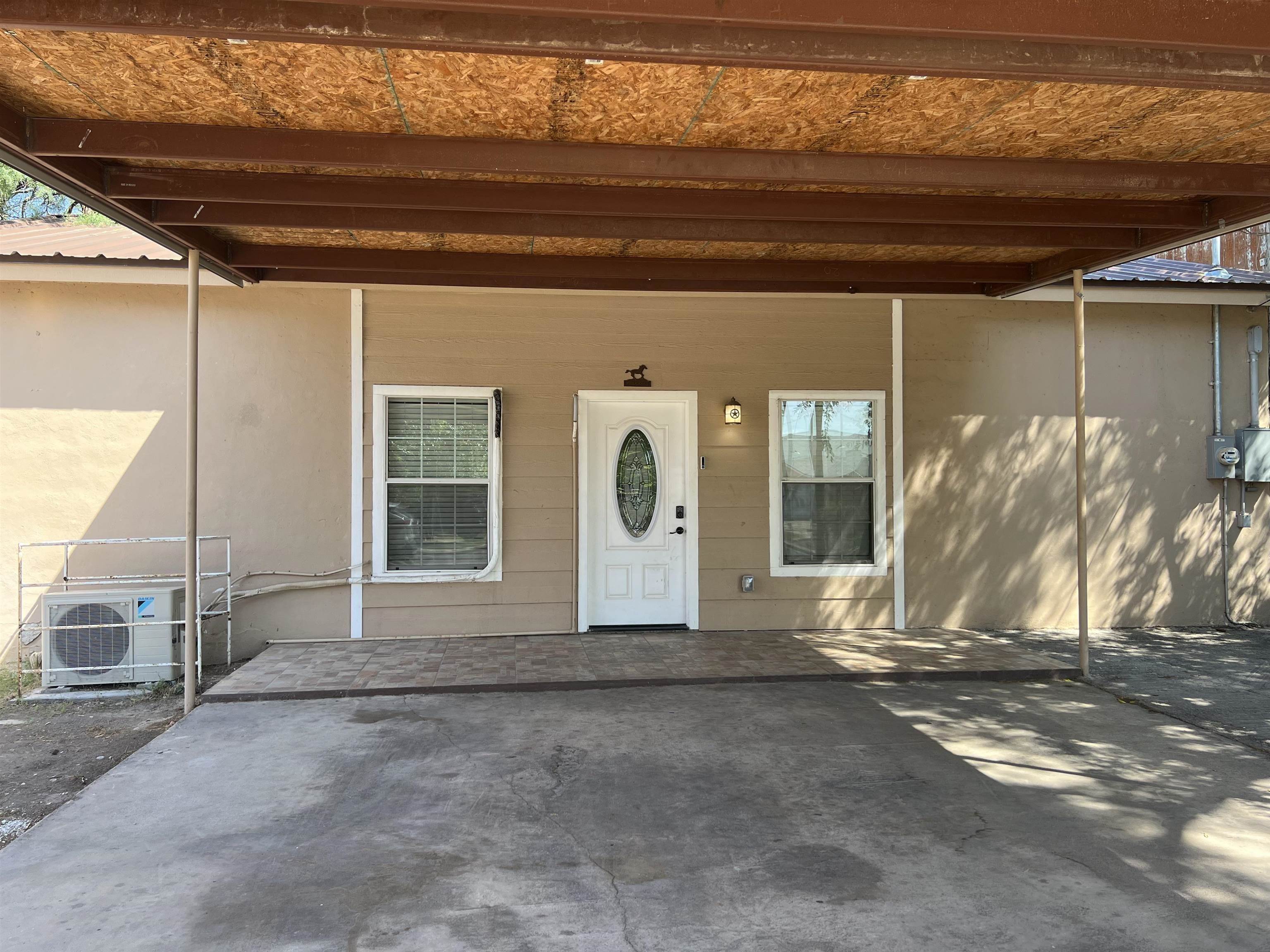 Image 3 of 11 For 208 Chapoy W