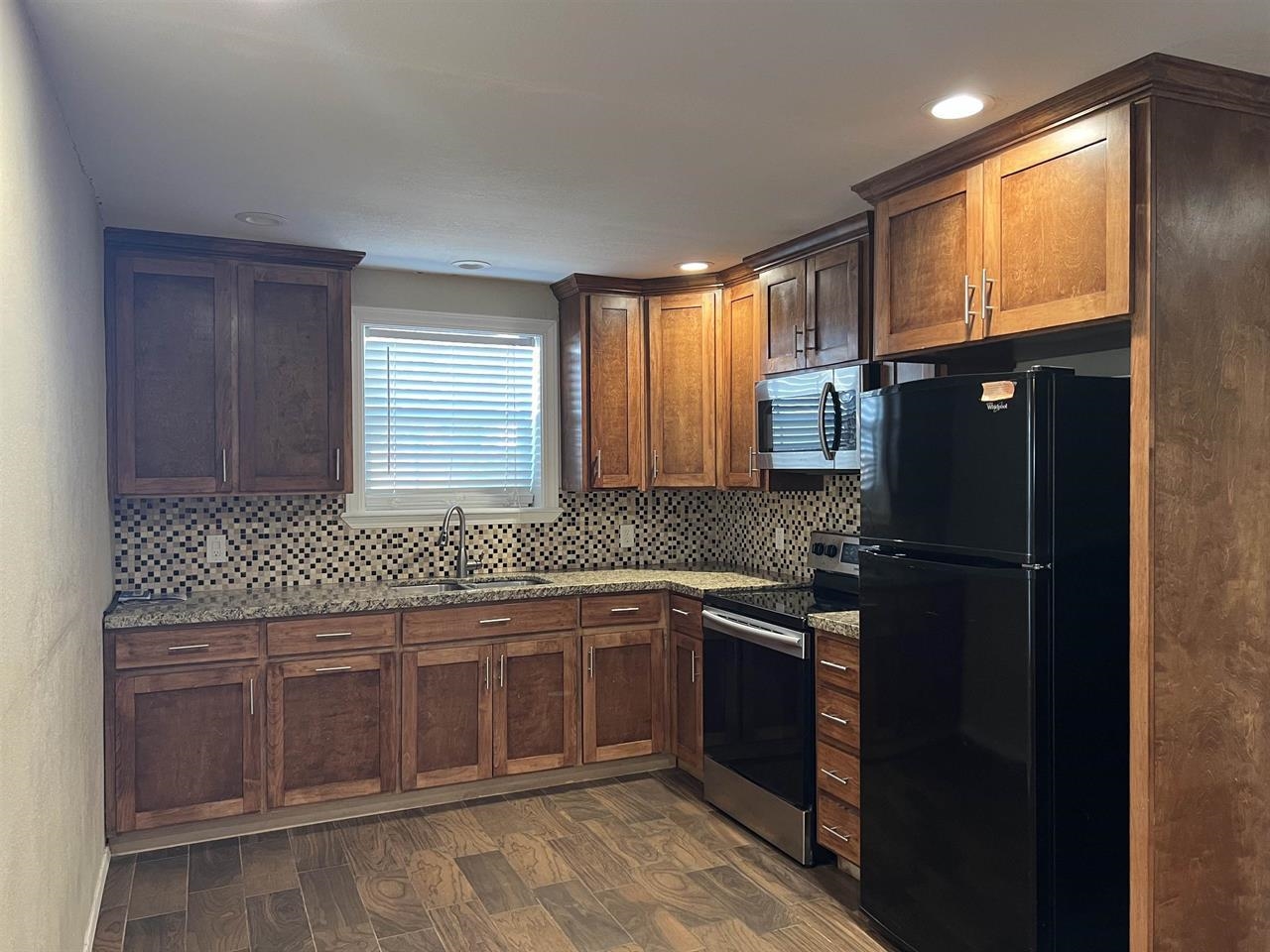 Image 8 of 11 For 208 Chapoy W