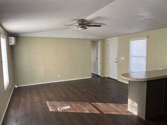 Image 3 of 9 For 907 De La Rosa E