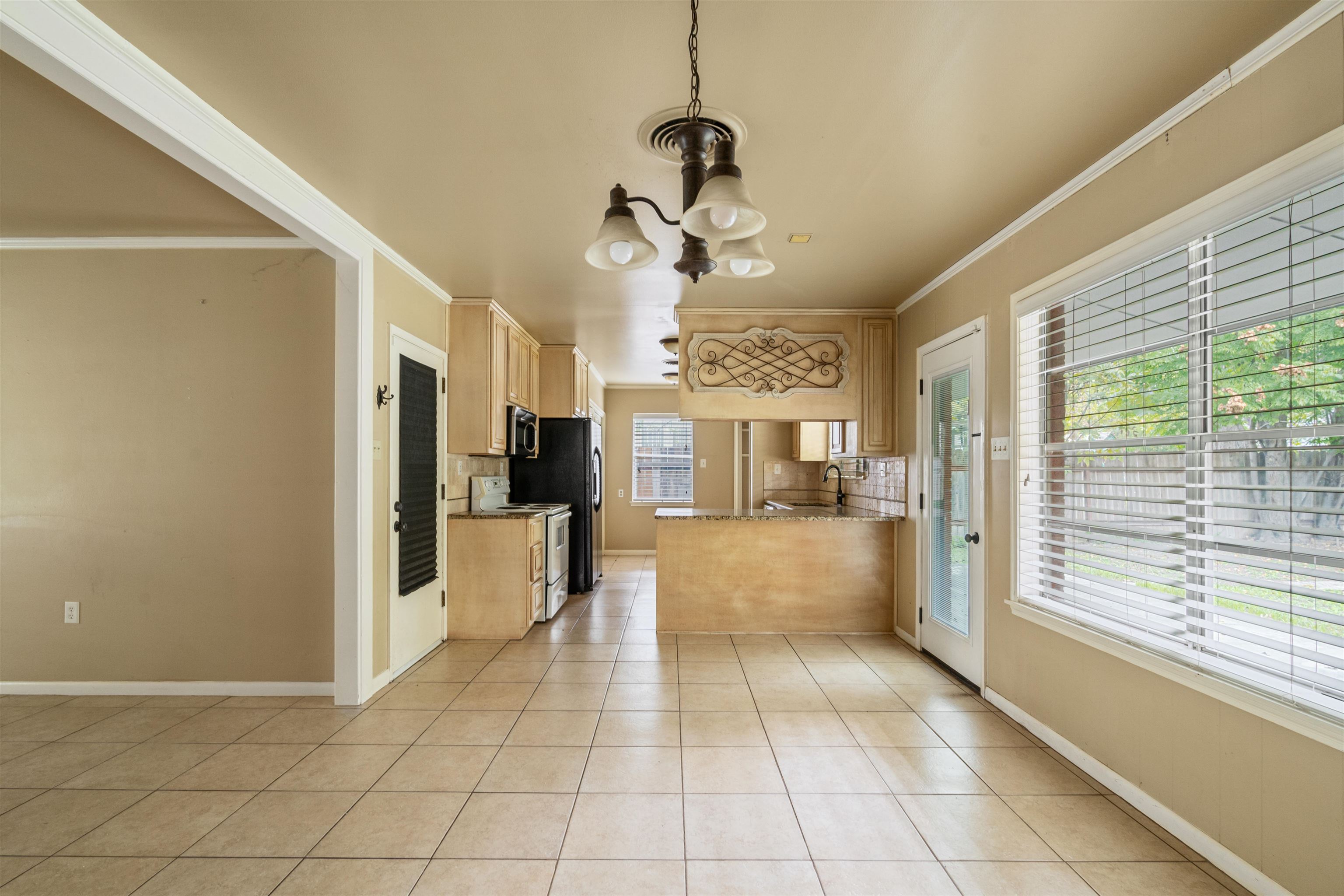 Image 10 of 20 For 214 Strickland W