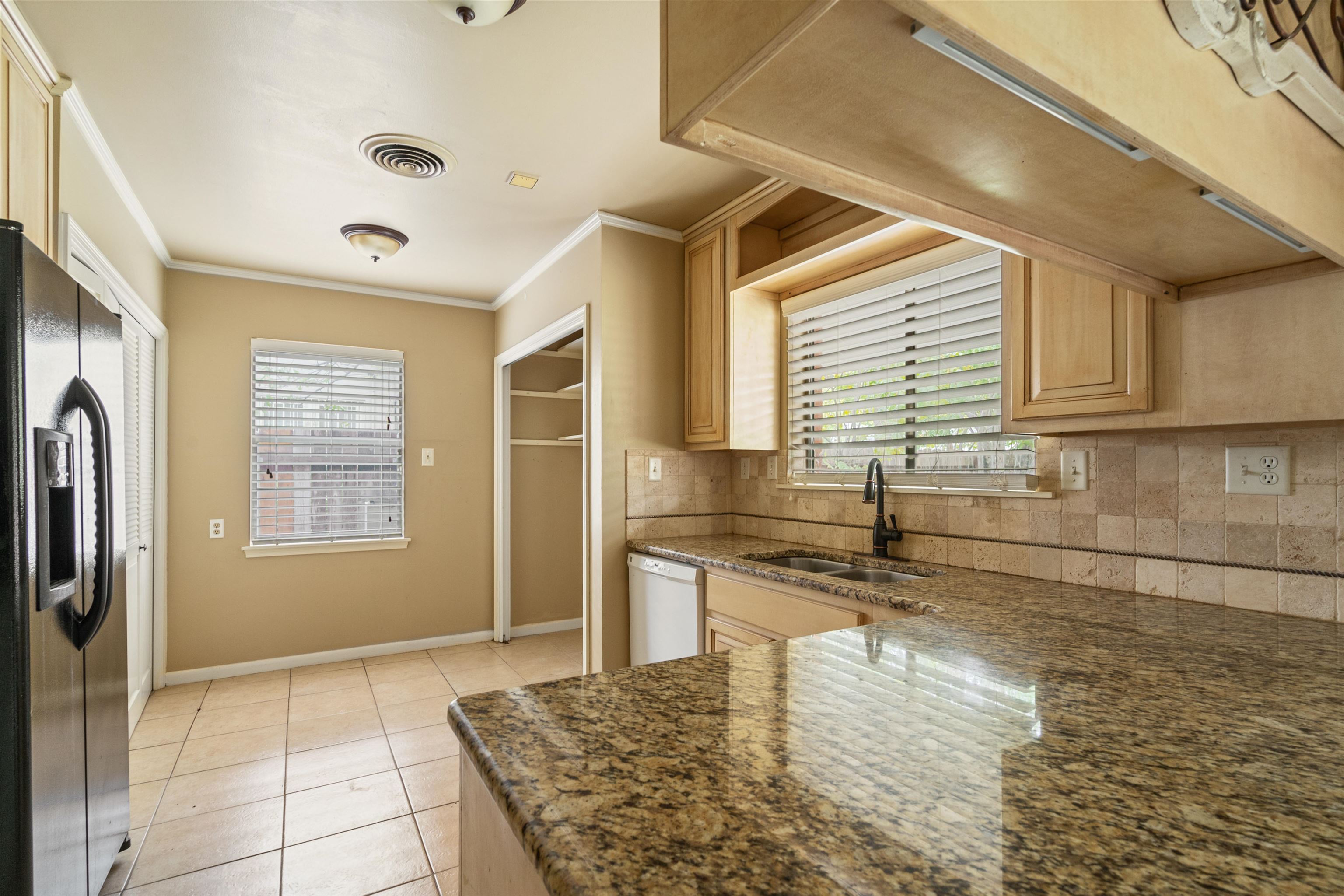 Image 5 of 20 For 214 Strickland W