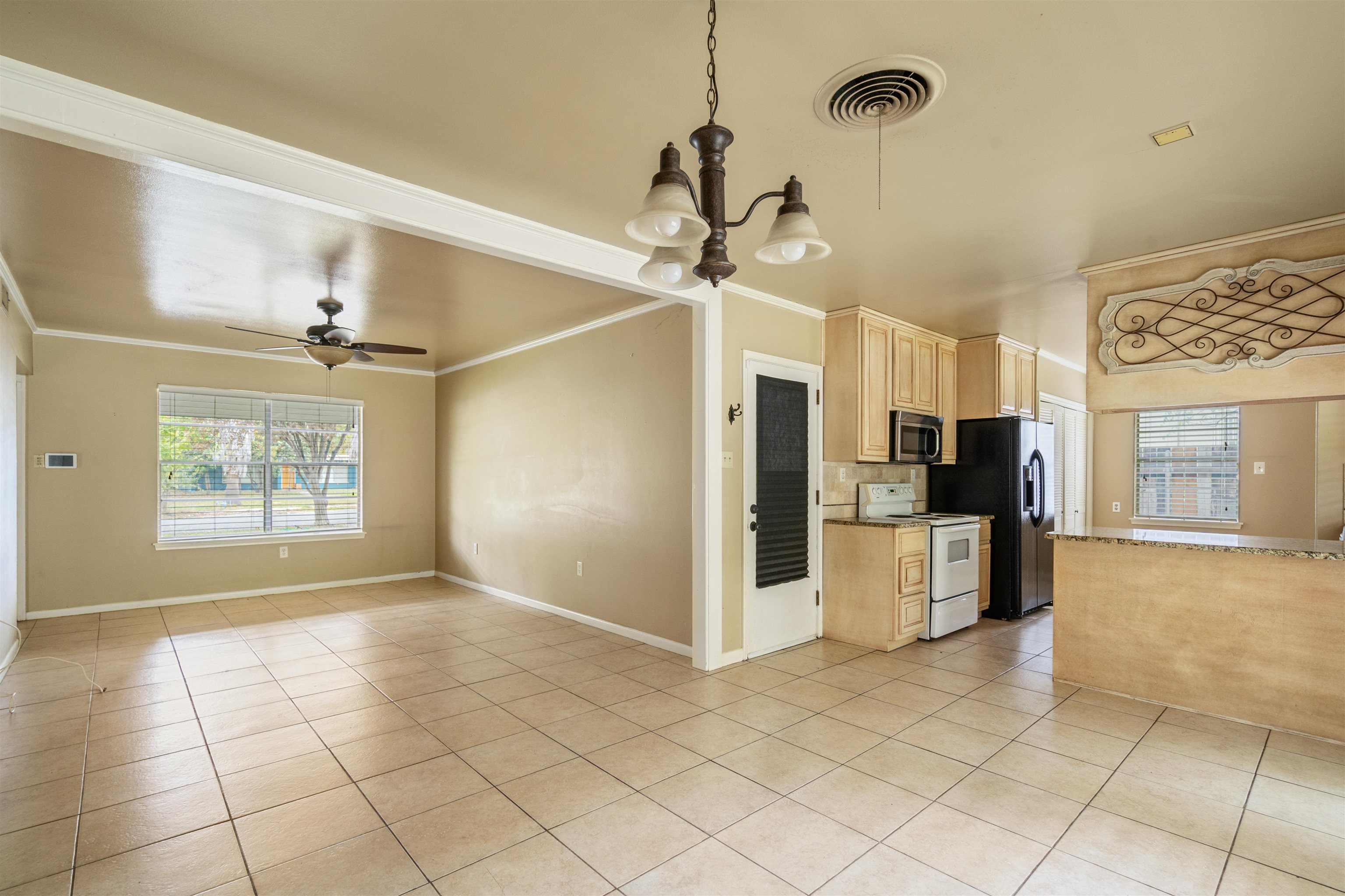 Image 9 of 20 For 214 Strickland W