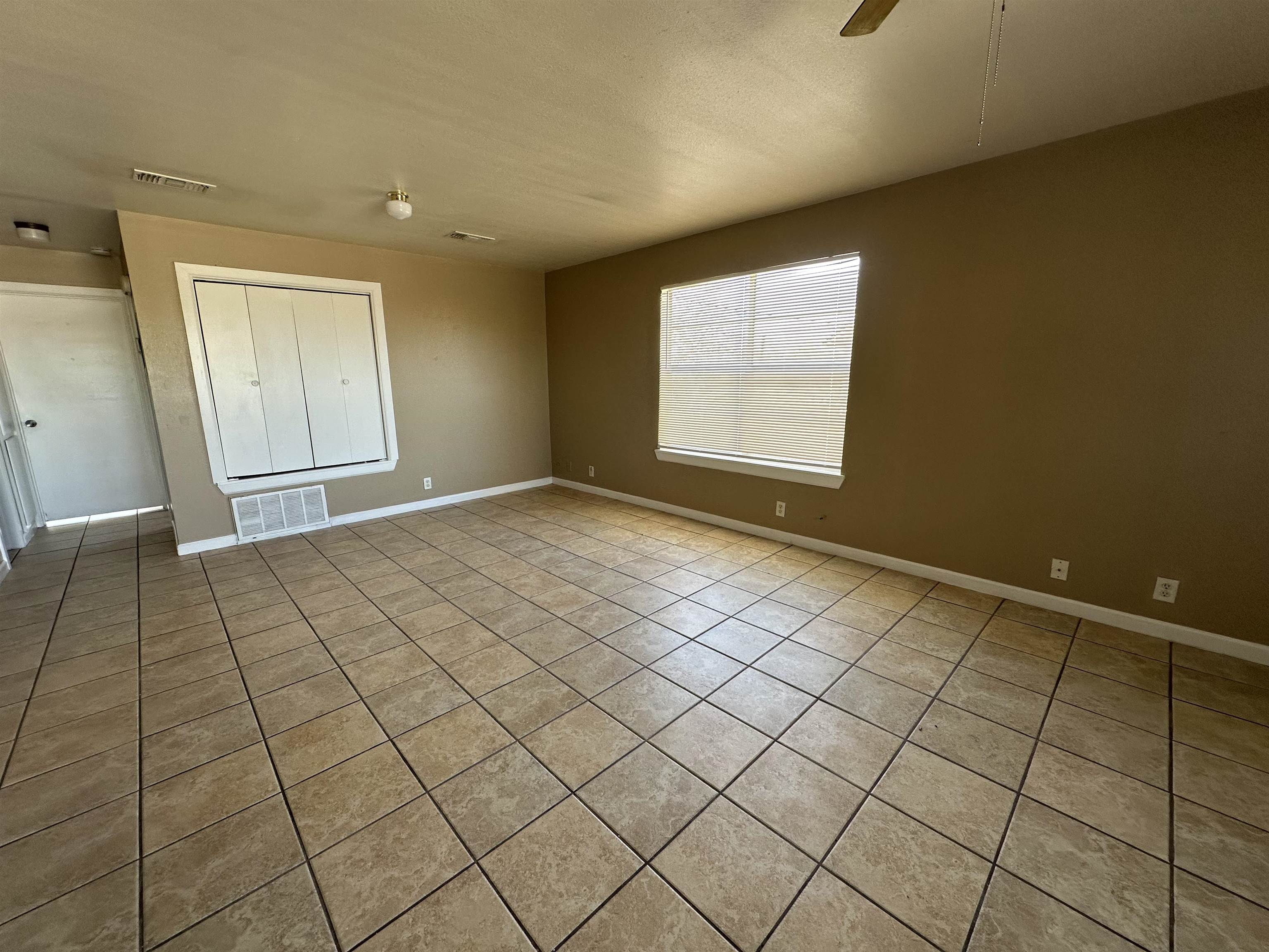 Image 2 of 7 For 103 Unit D Sahnnon