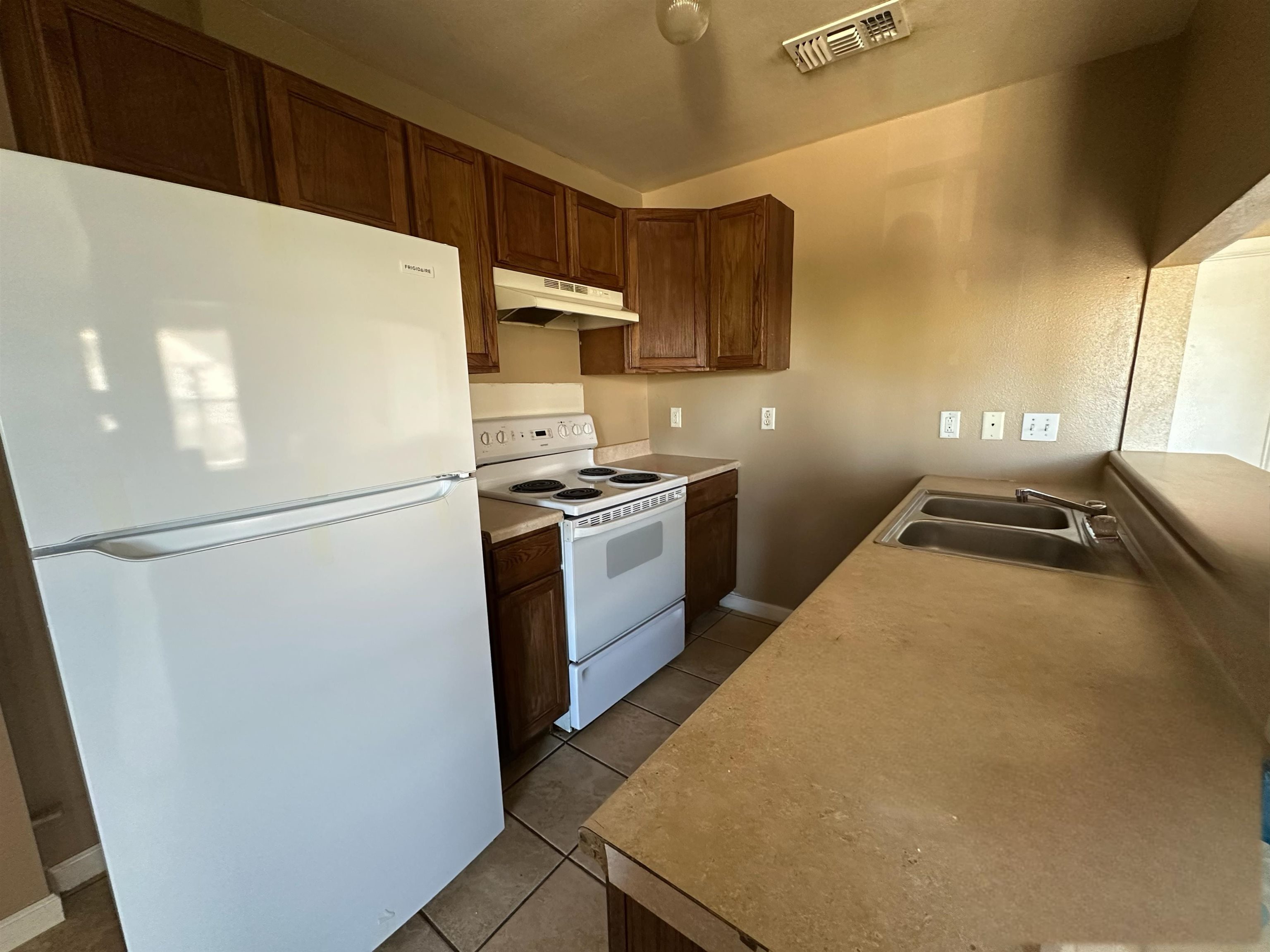 Image 4 of 7 For 103 Unit D Sahnnon