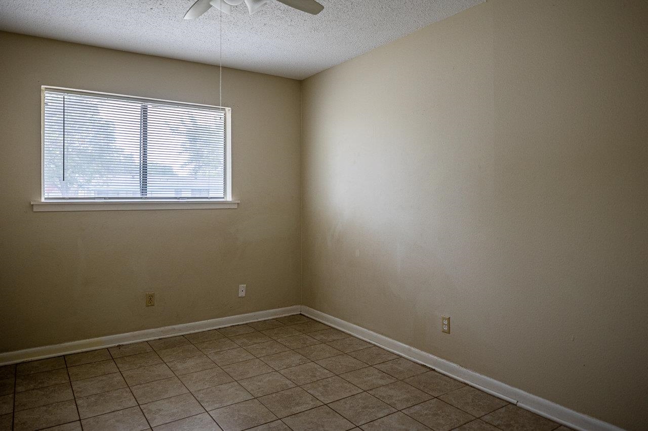 Image 10 of 13 For 706 10th W 