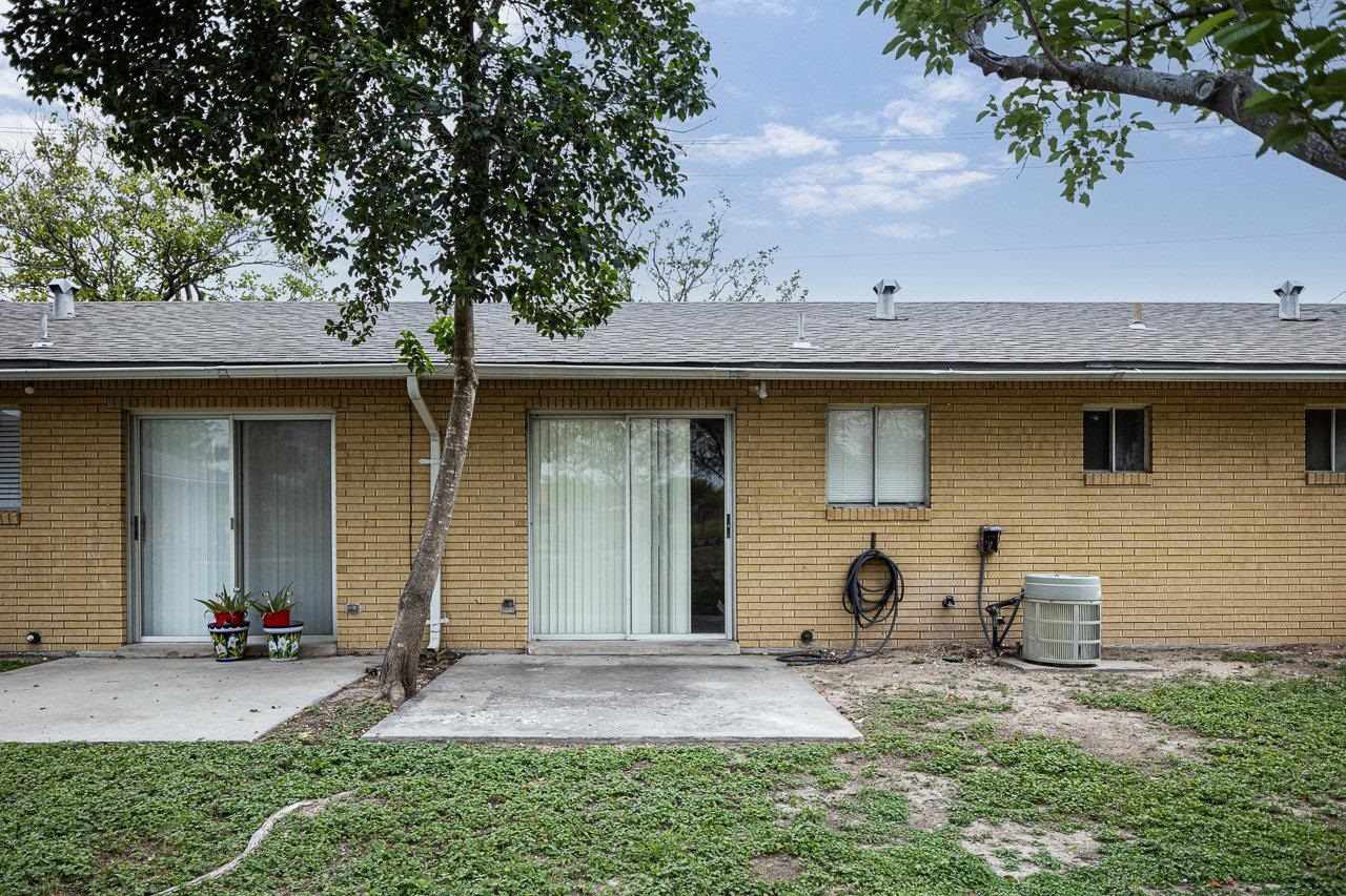 Image 12 of 13 For 706 10th W 