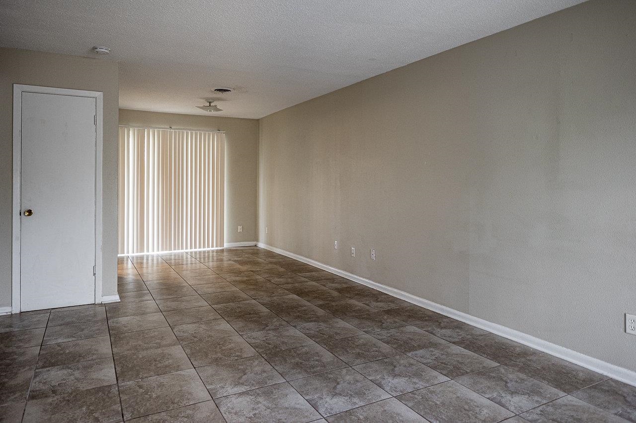 Image 3 of 13 For 706 10th W 