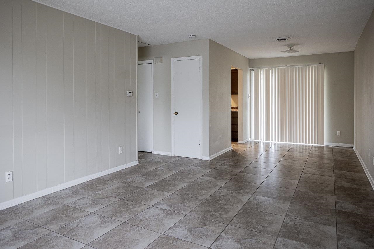 Image 4 of 13 For 706 10th W 