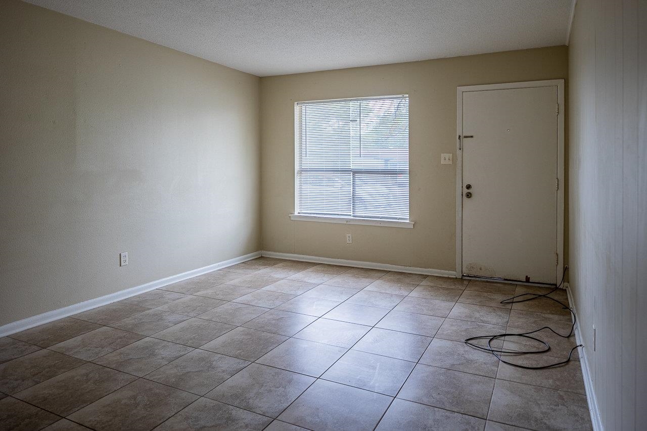 Image 5 of 13 For 706 10th W 