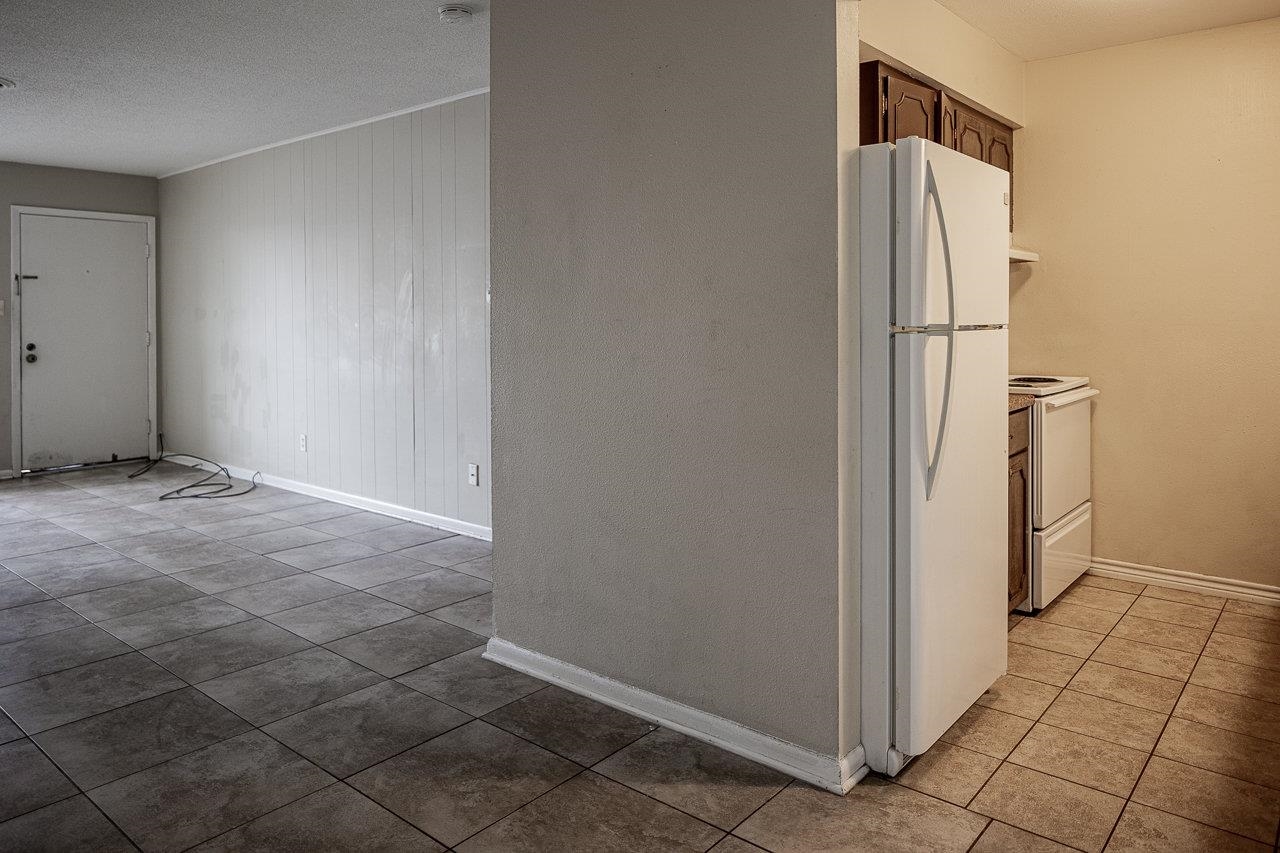 Image 6 of 13 For 706 10th W 