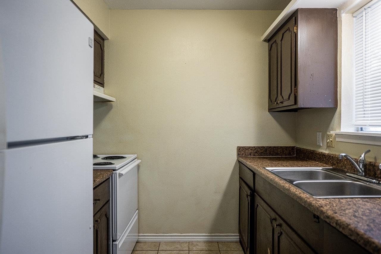 Image 8 of 13 For 706 10th W 