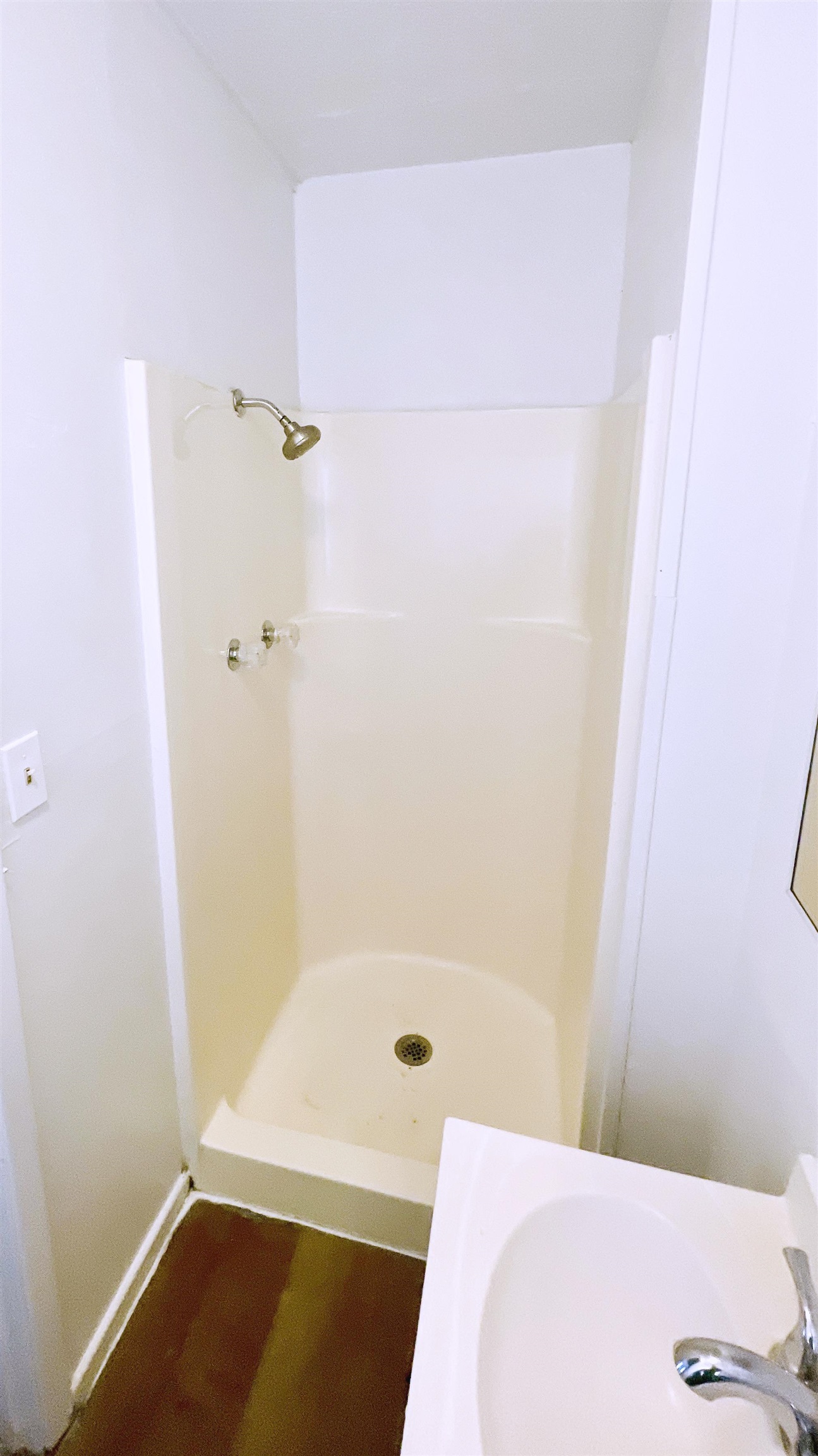 Image 16 of 20 For 405 Bowie E