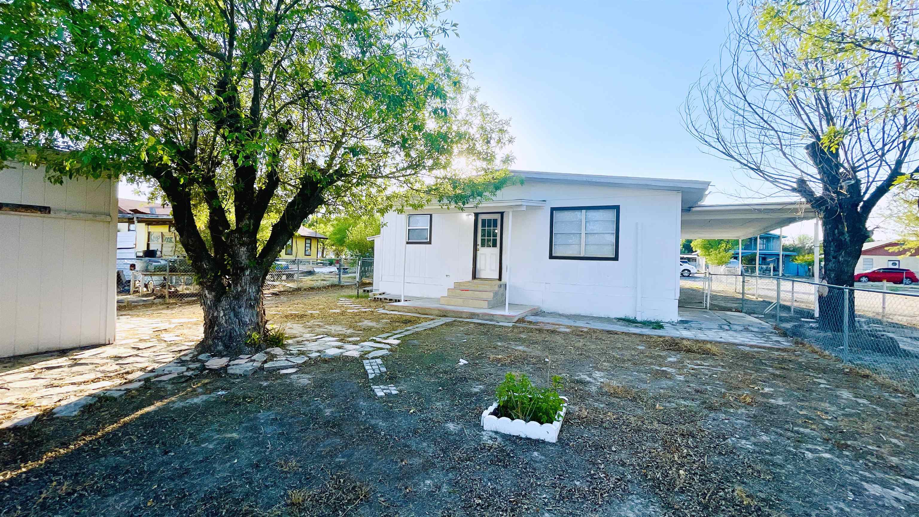 Image 3 of 20 For 405 Bowie E