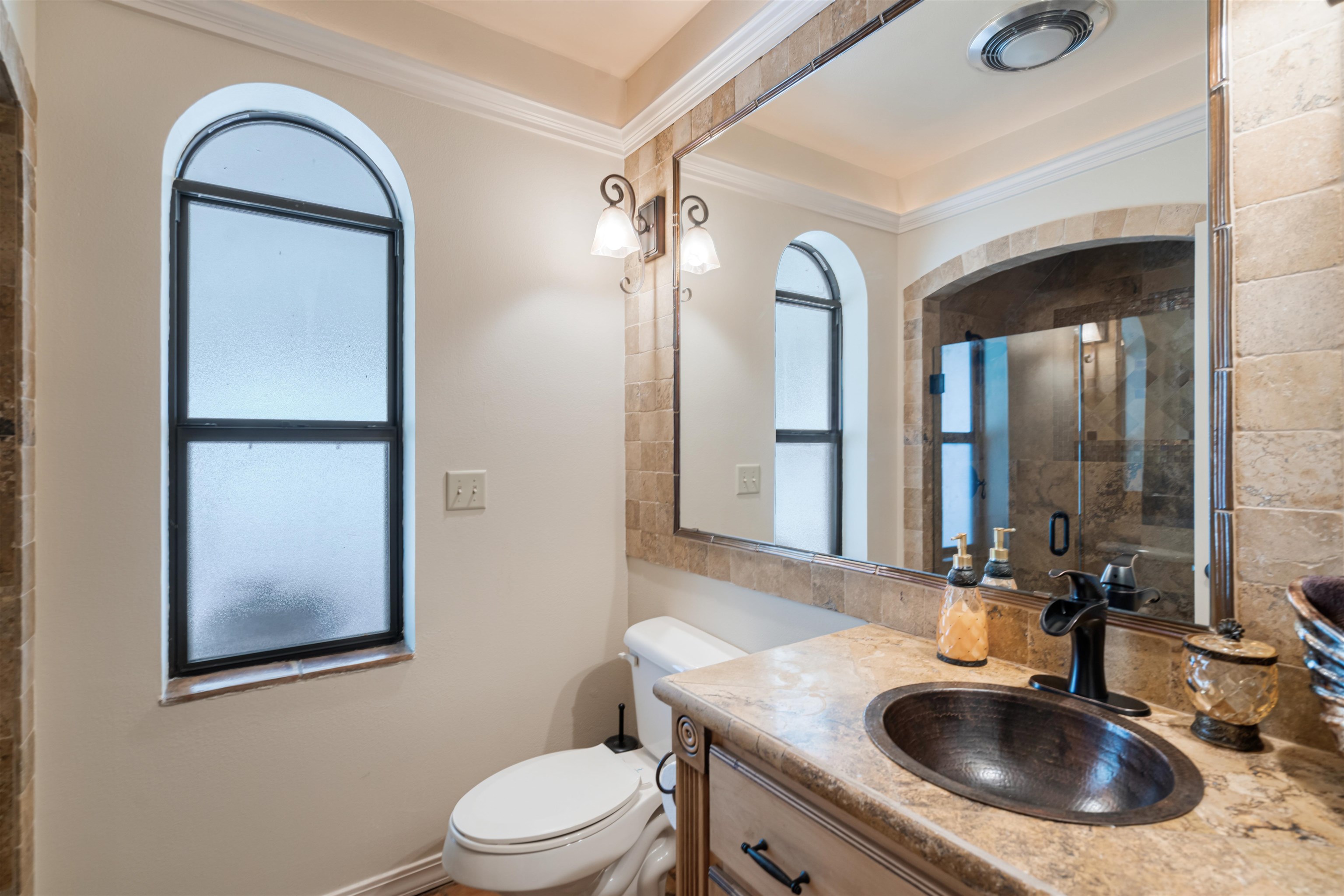 Image 33 of 49 For 505 Gilchrist