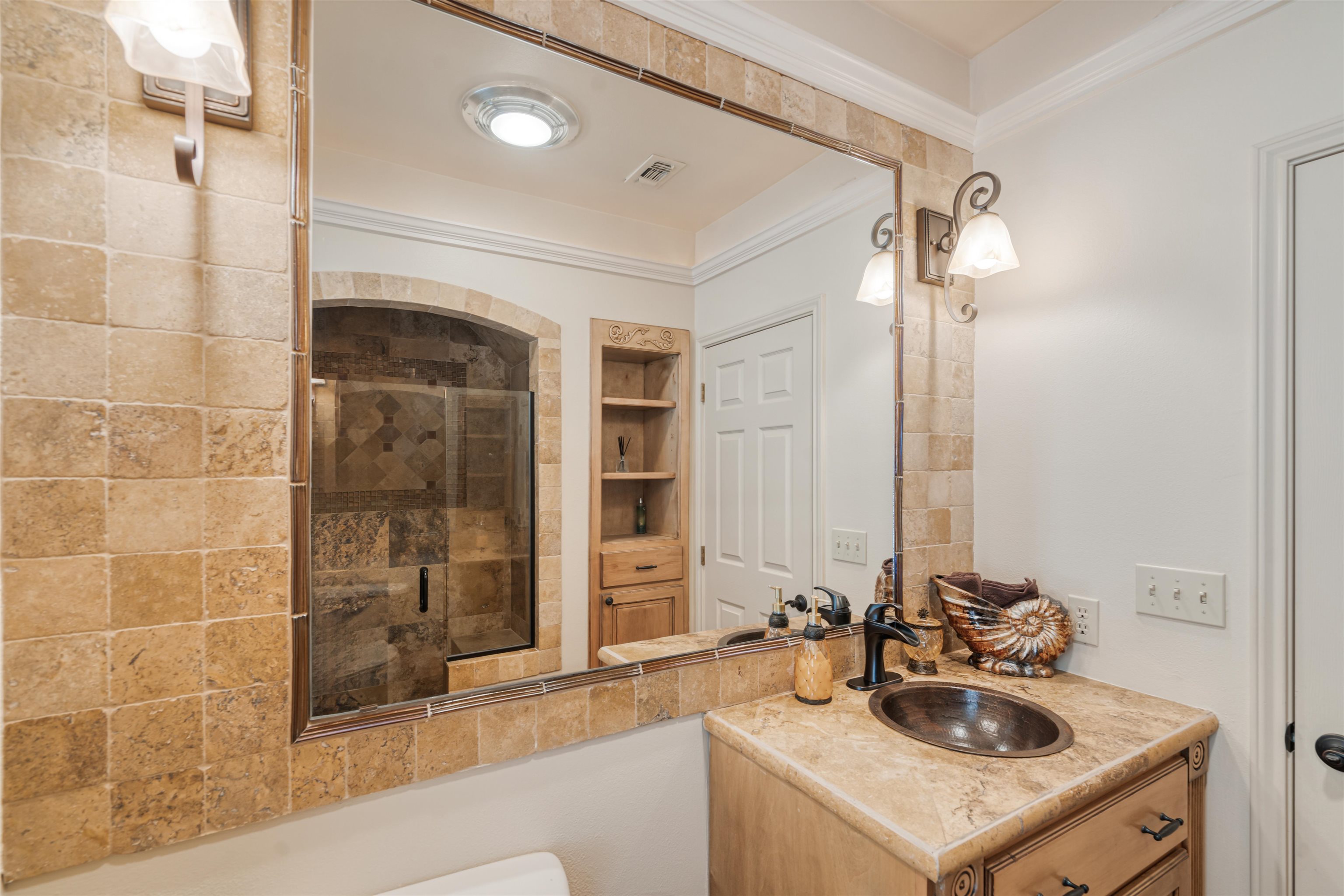 Image 34 of 49 For 505 Gilchrist