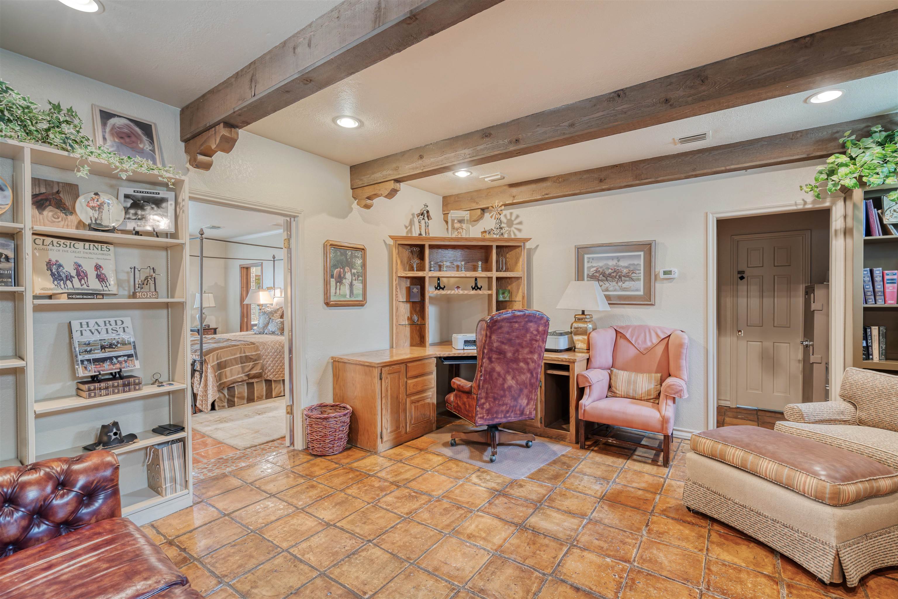 Image 42 of 49 For 505 Gilchrist