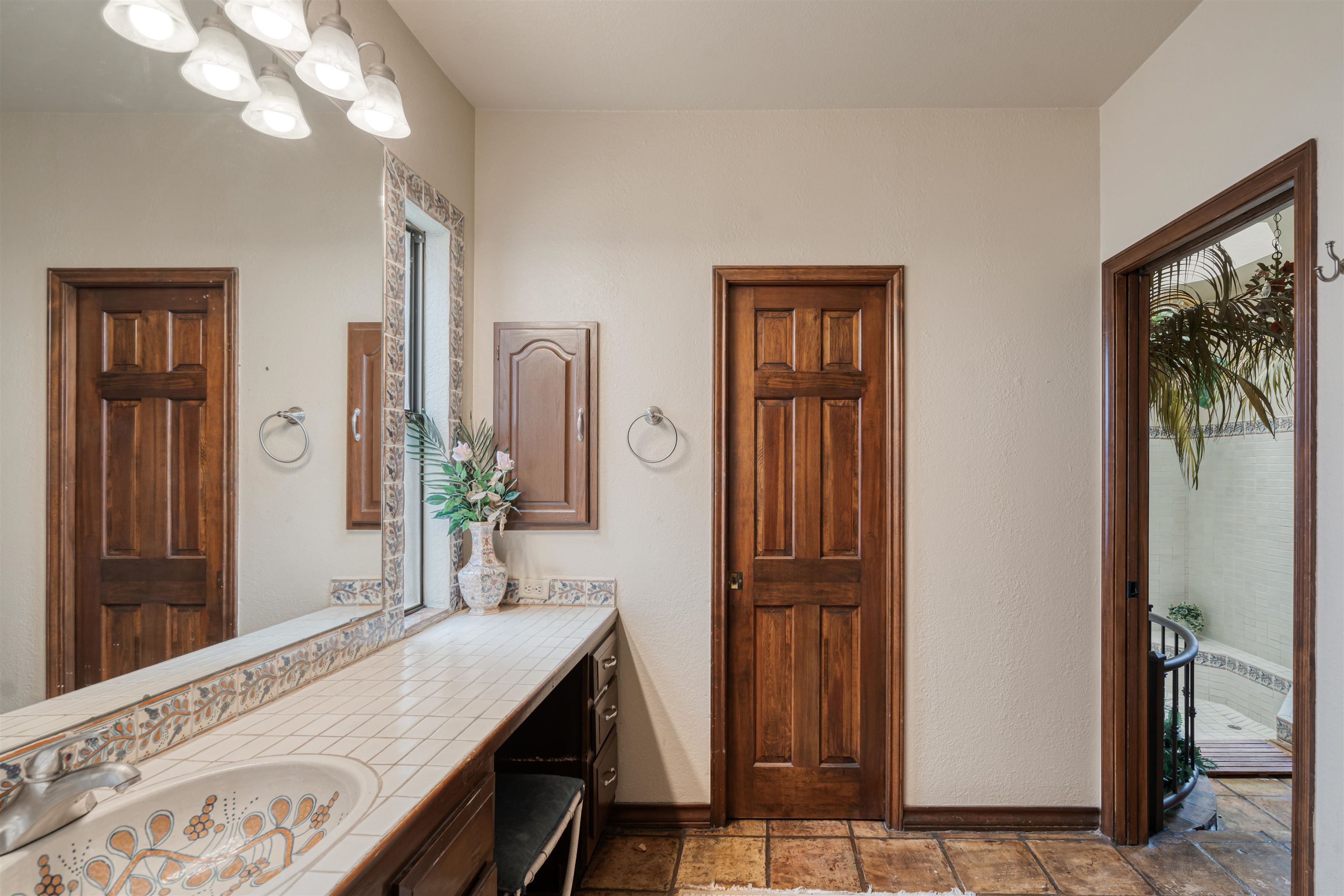 Image 44 of 49 For 505 Gilchrist