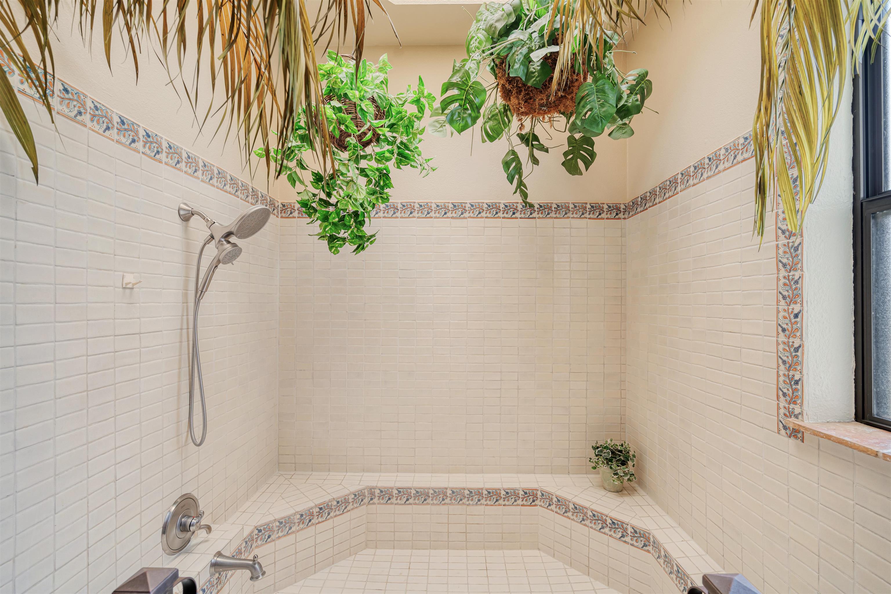 Image 46 of 49 For 505 Gilchrist