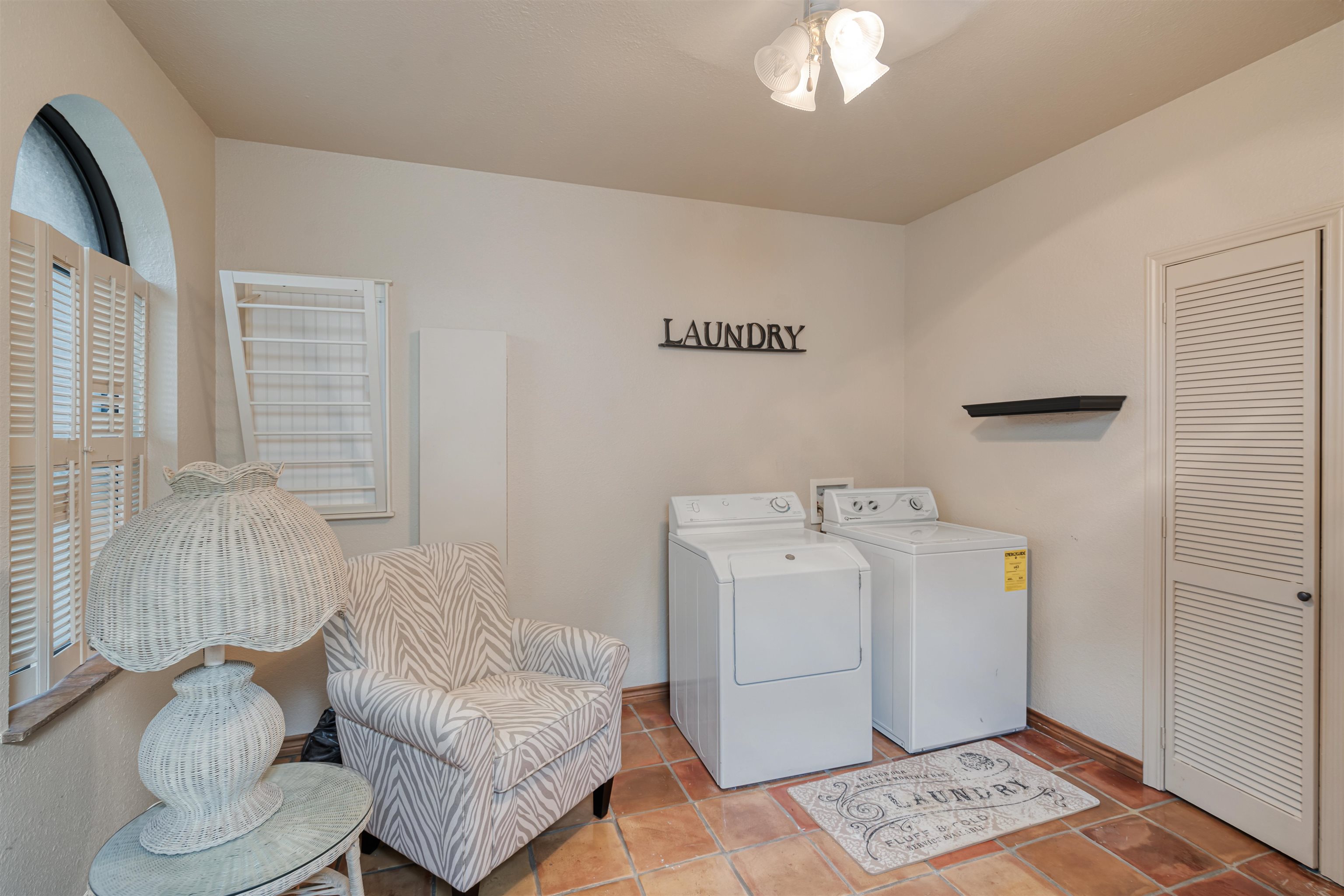 Image 48 of 49 For 505 Gilchrist