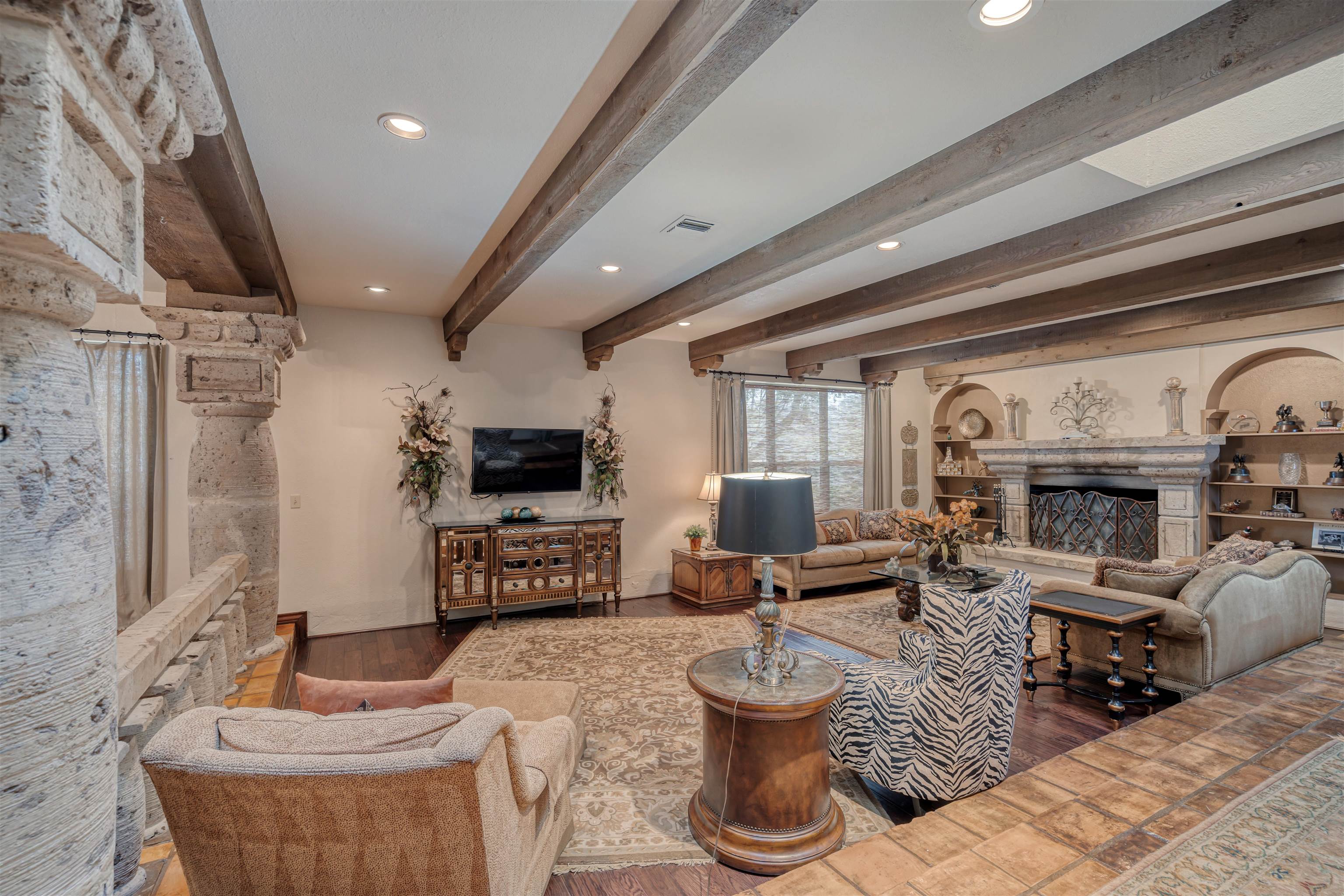 Image 9 of 49 For 505 Gilchrist