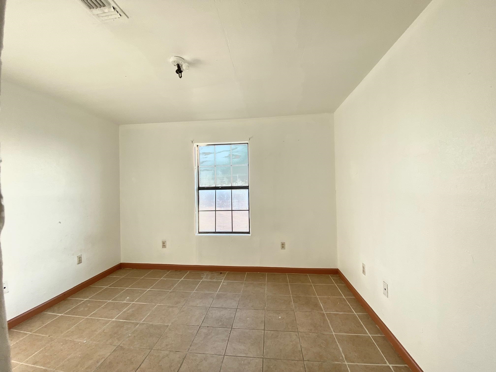 Image 6 of 11 For 110 Holly Unit 1