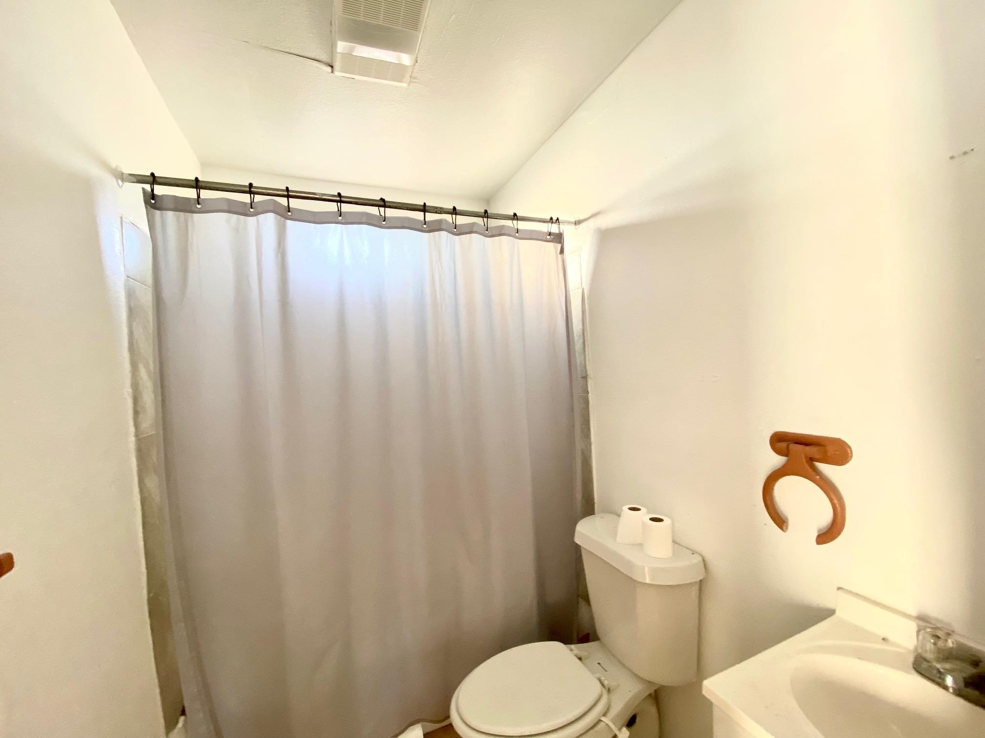 Image 8 of 11 For 110 Holly Unit 1