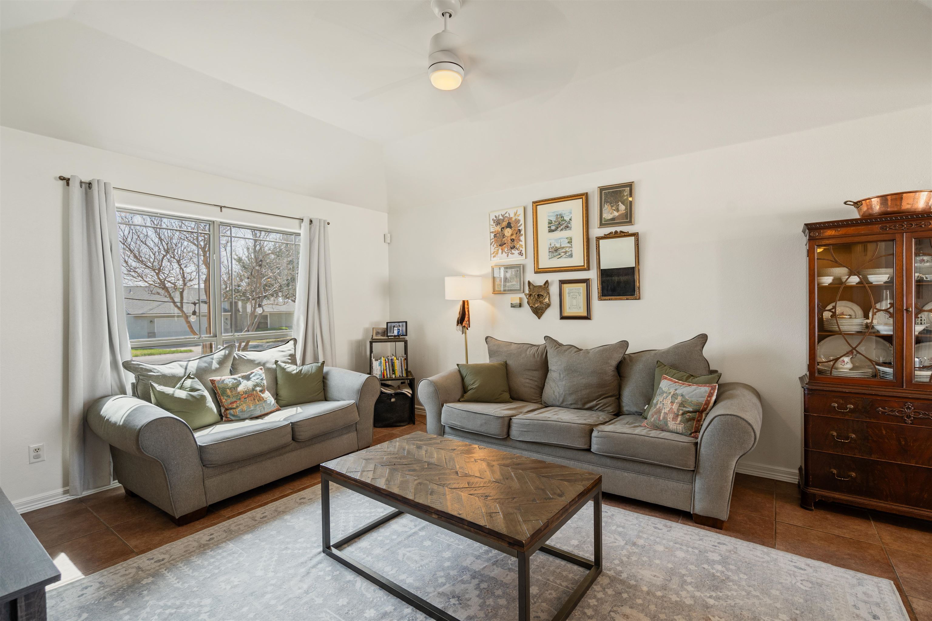 Image 10 of 47 For 201 Pete Dr  