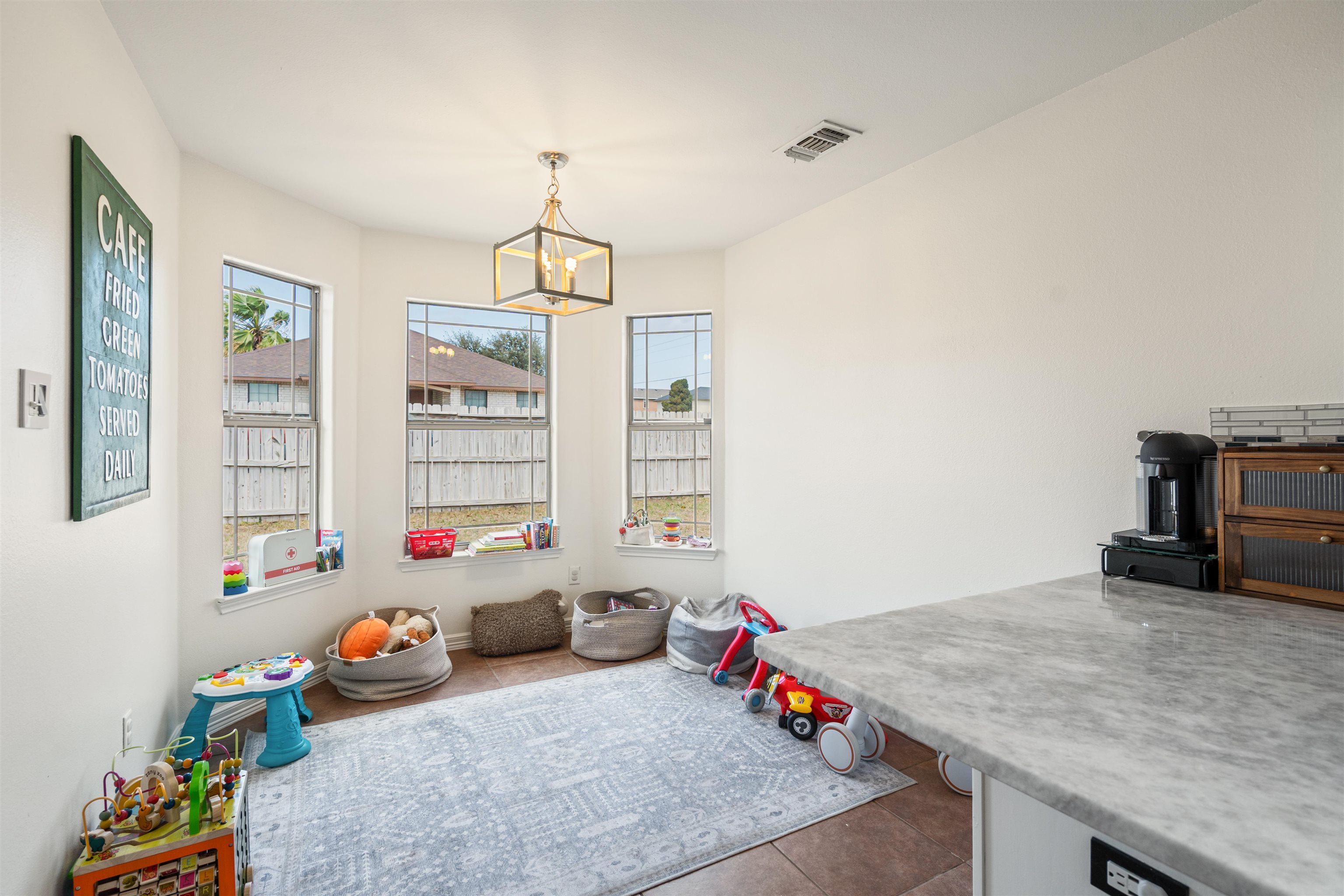 Image 15 of 47 For 201 Pete Dr  